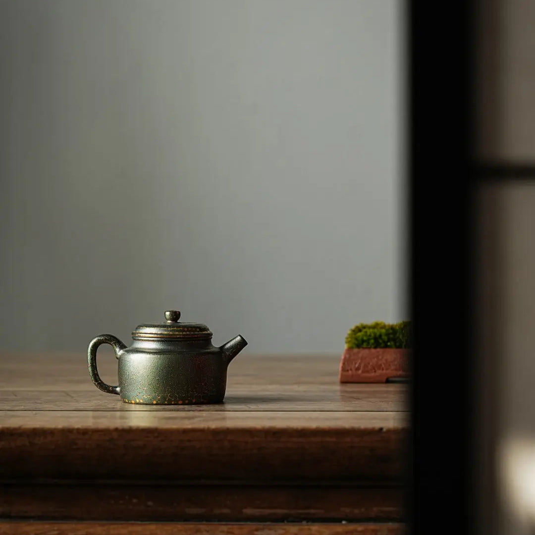 De Zhong 130cc - Yixing Handmade Teapot 江苏宜兴