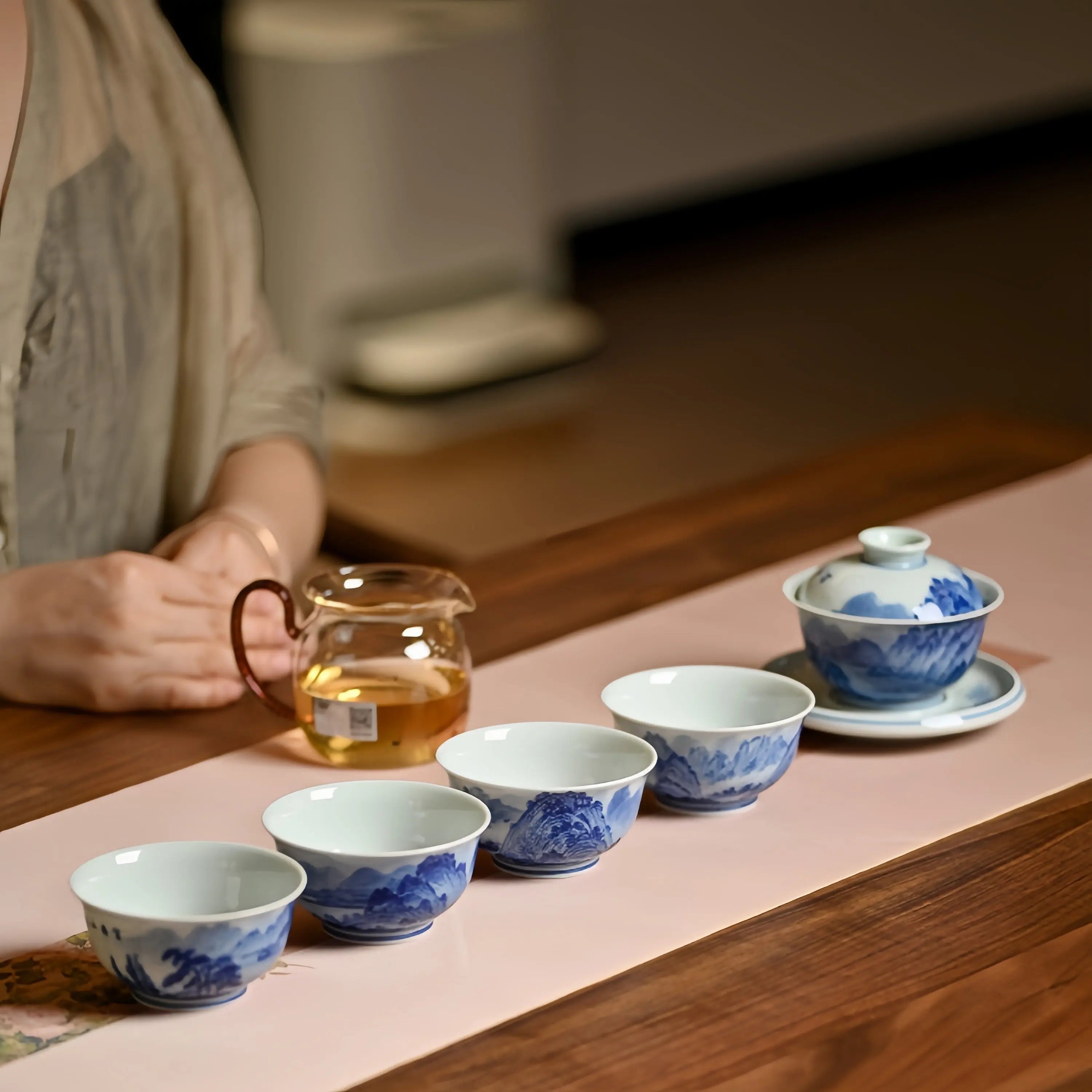 Fu Chun Shan Ju 165cc - Jing De Zhen Porcelain Gaiwan zycschina