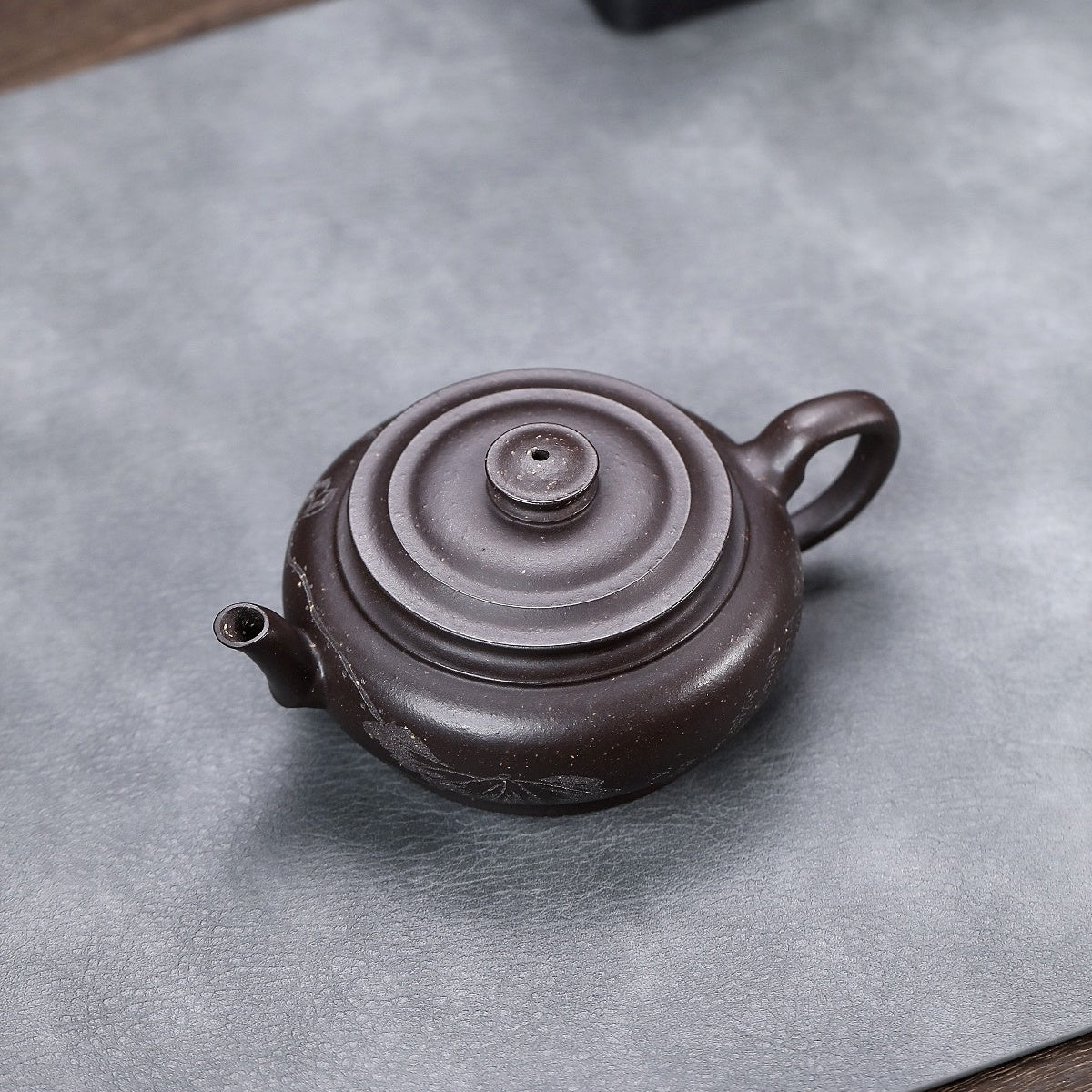 Gong Deng 150cc - Yixing Handmade Teapot 江苏宜兴
