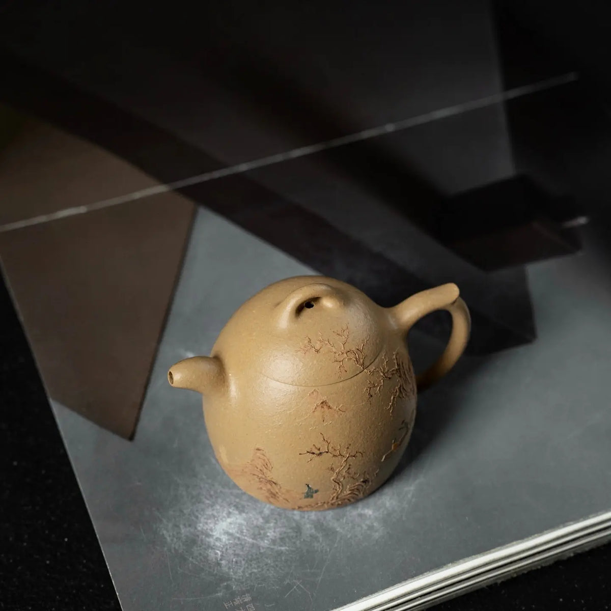 Guan Lan 180cc - Yixing Handmade Teapot 江苏宜兴