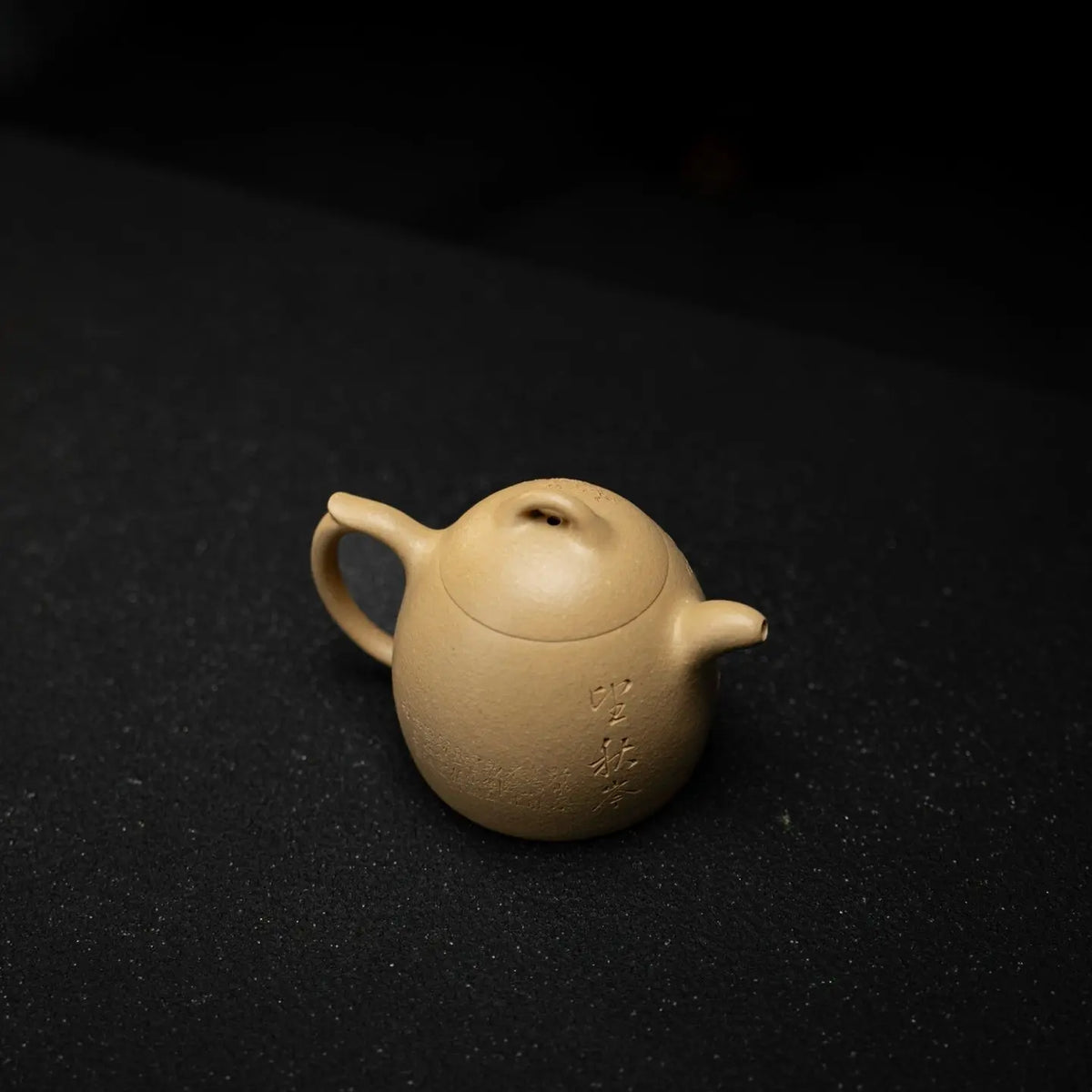 Guan Lan 180cc - Yixing Handmade Teapot 江苏宜兴