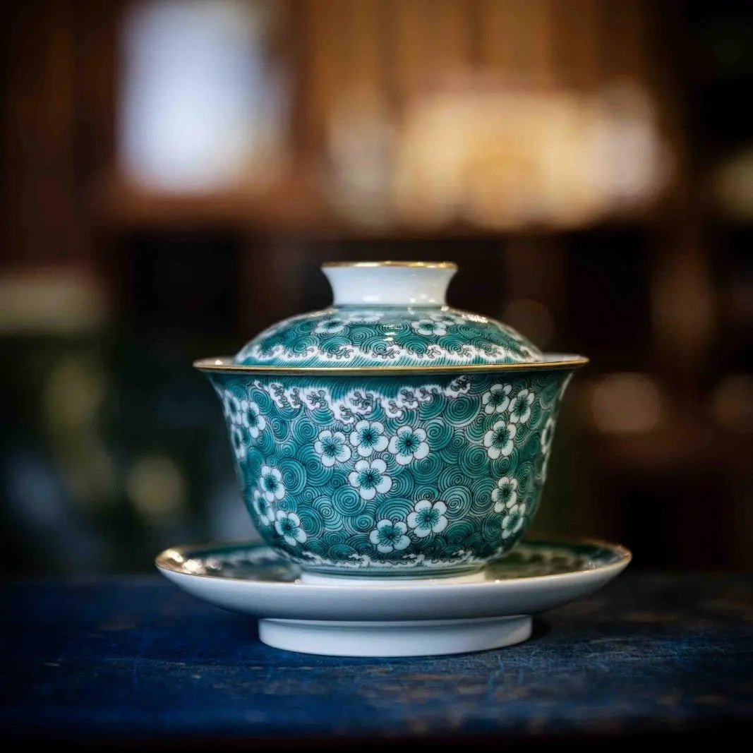 Hai Shui Bing Mei 150cc - Jing De Zhen Porcelain Gaiwan zycschina