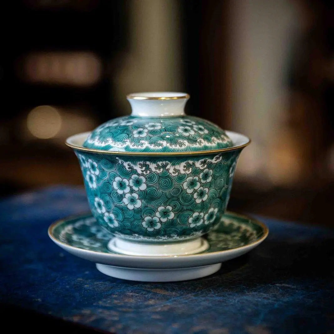 Hai Shui Bing Mei 150cc - Jing De Zhen Porcelain Gaiwan zycschina