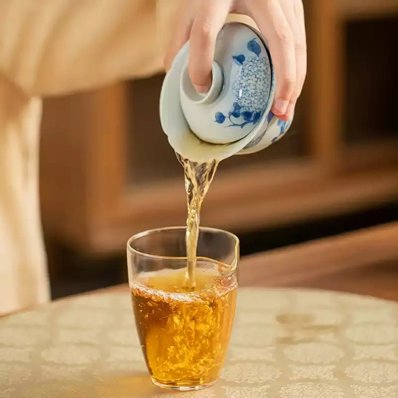 Hu Die Xiu Qiu Hua - Jing De Zhen Porcelain Gaiwan zycschina