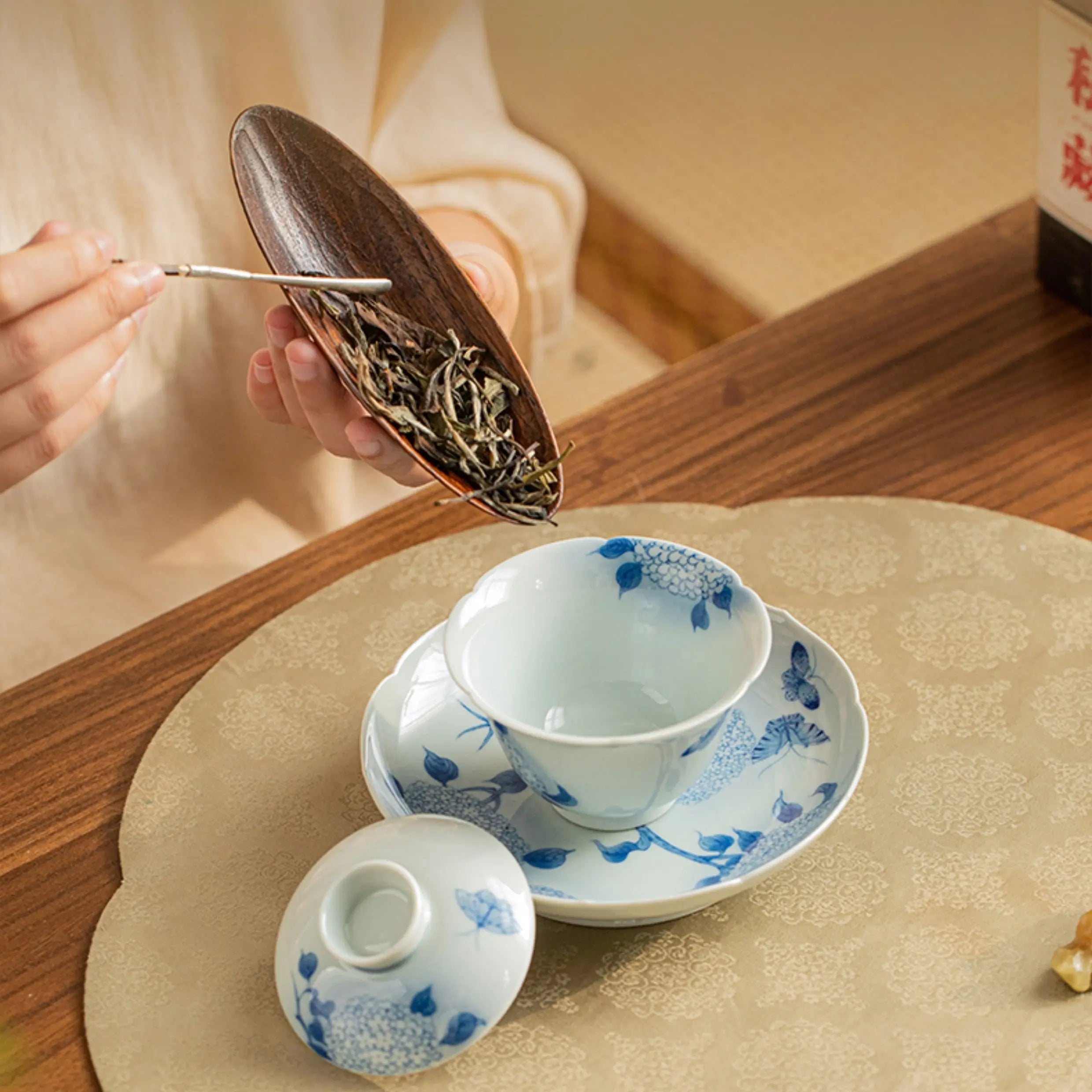 Hu Die Xiu Qiu Hua - Jing De Zhen Porcelain Gaiwan zycschina