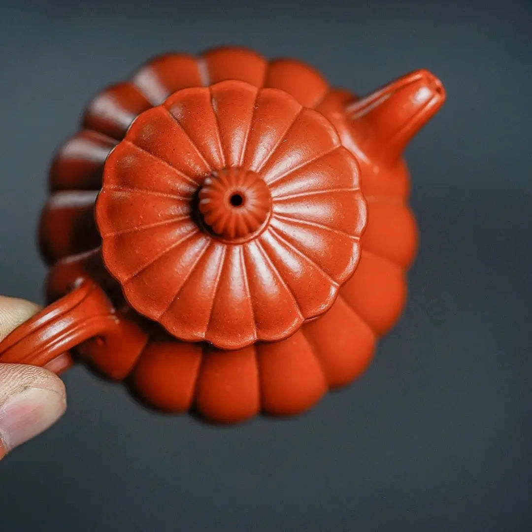 Jin Wen Pan Hu 110cc - Yixing Handmade Teapot 江苏宜兴