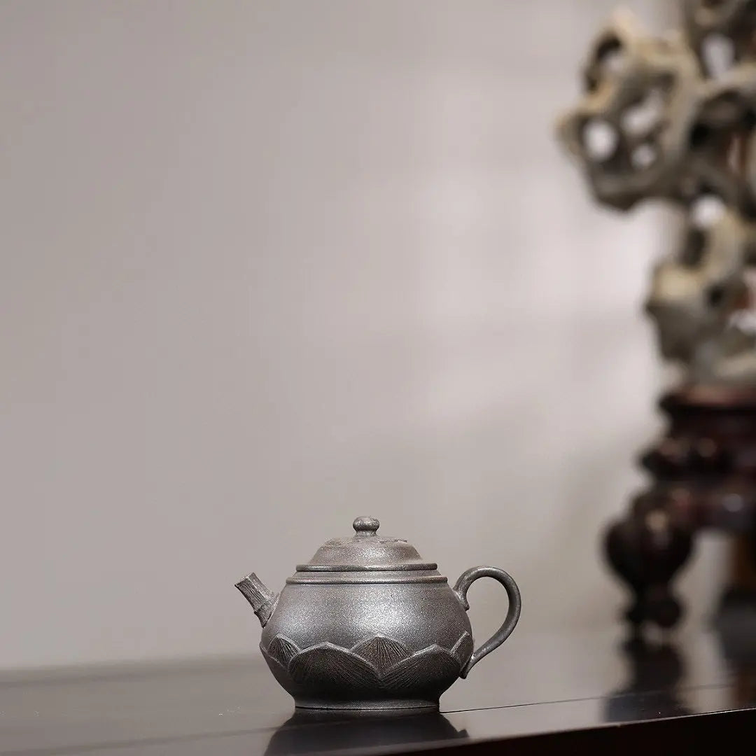 Lian Hua 125cc - Yixing Handmade Teapot 江苏宜兴