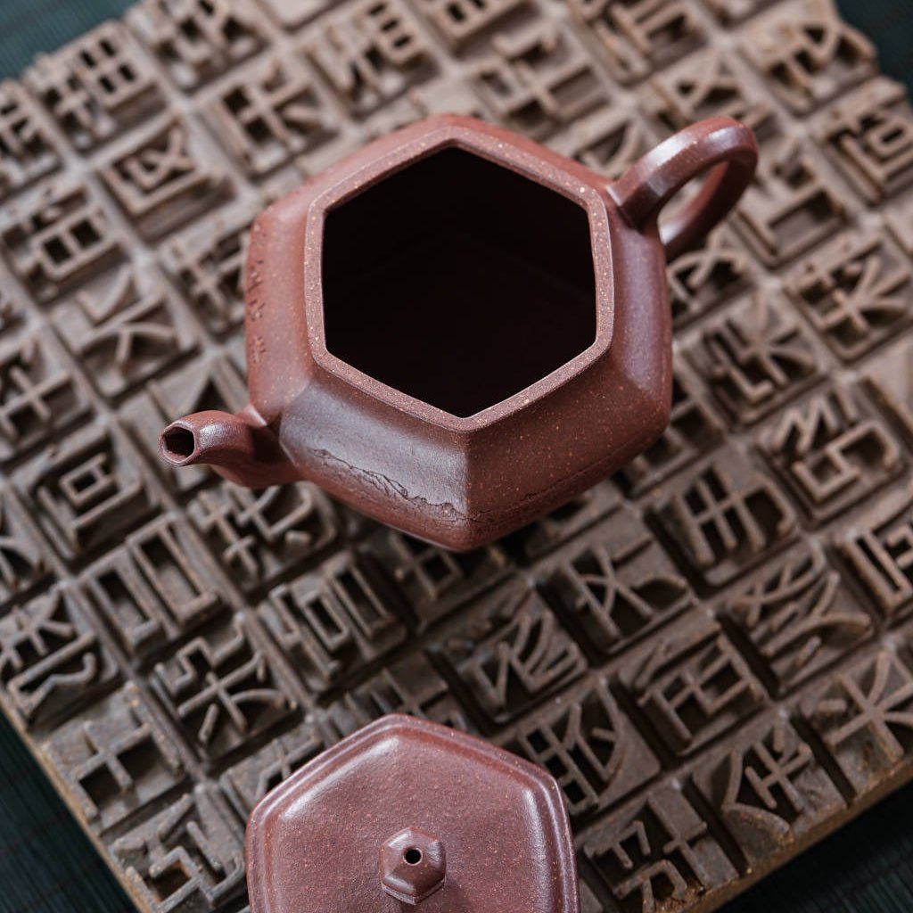 Liu Fang Gong Deng 120cc - Yixing Handmade Teapot 江苏宜兴