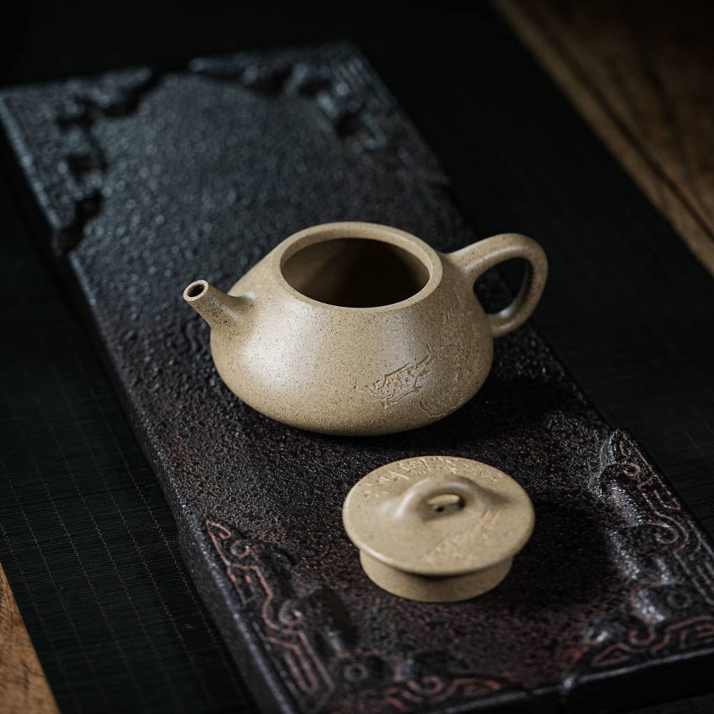 Ping Gai Shi Piao 200cc - Yixing Handmade Teapot 江苏宜兴