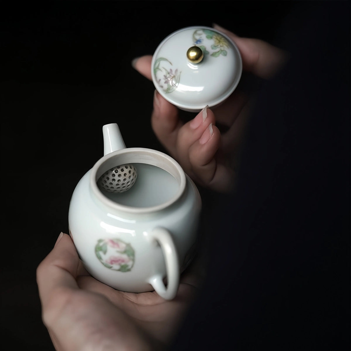Ru Yi Pi Qiu Hua 140cc - Jingdezhen Porcelain Gaiwan zycschina