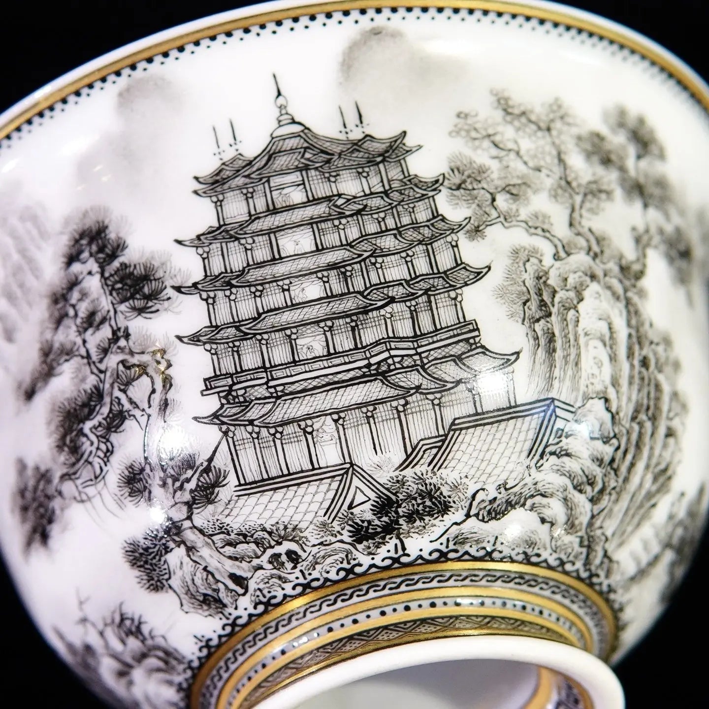Ting Tai Lou Ge 130cc - Jing De Zhen Porcelain Gaiwan zycschina