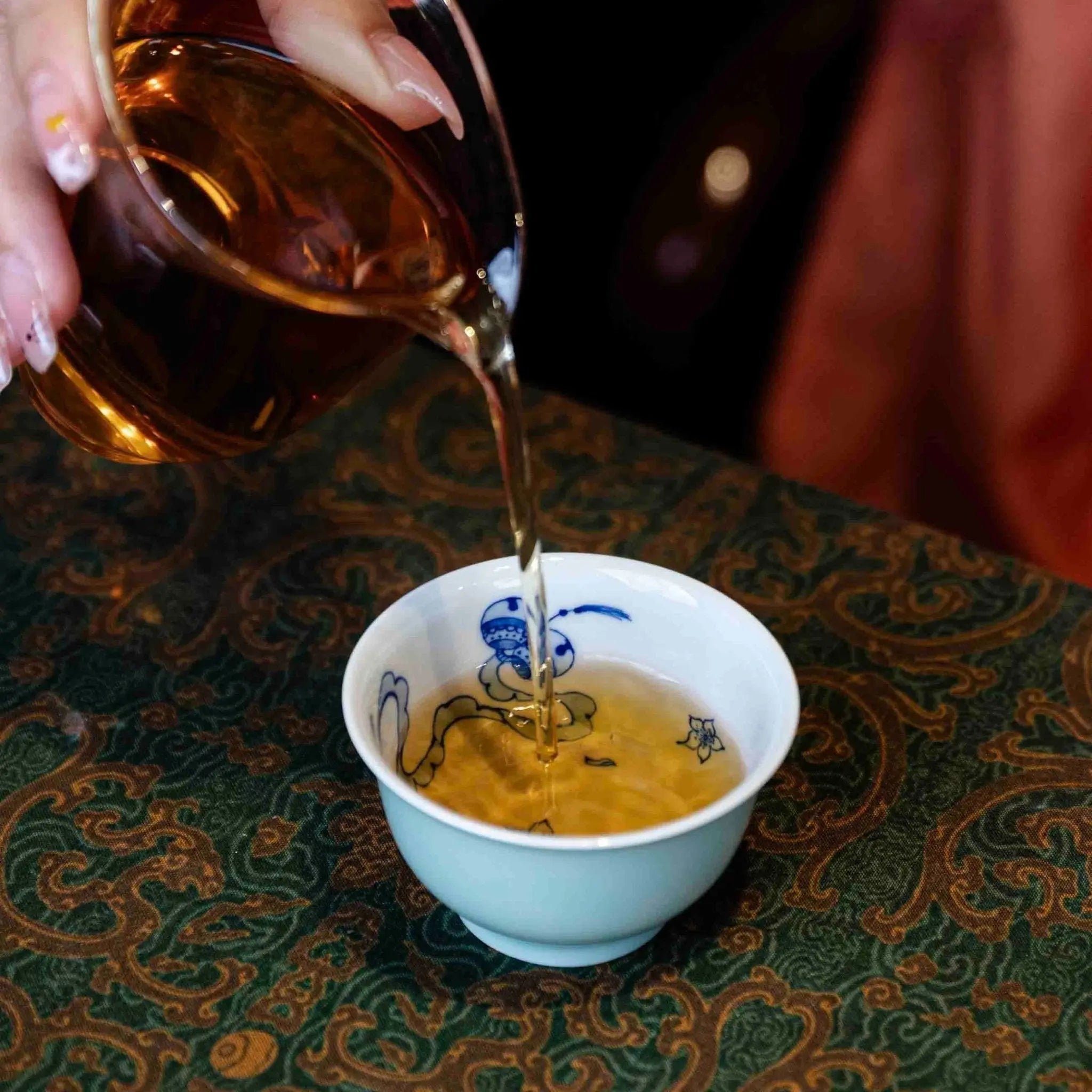 Xiu Qiu Hua 120cc - Jing De Zhen Porcelain Gaiwan zycschina