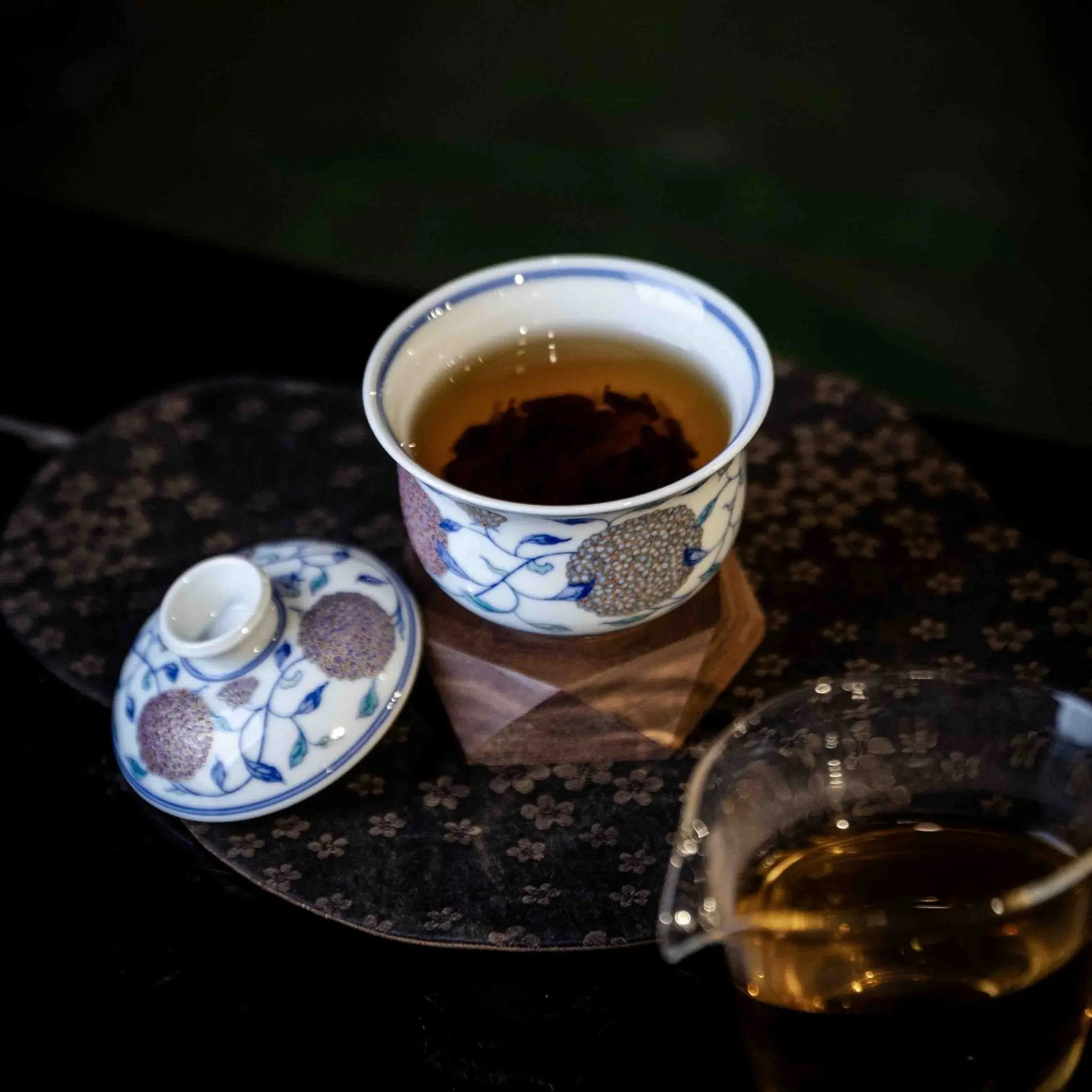 Xiu Qiu Hua 170cc - Jing De Zhen Porcelain Gaiwan zycschina