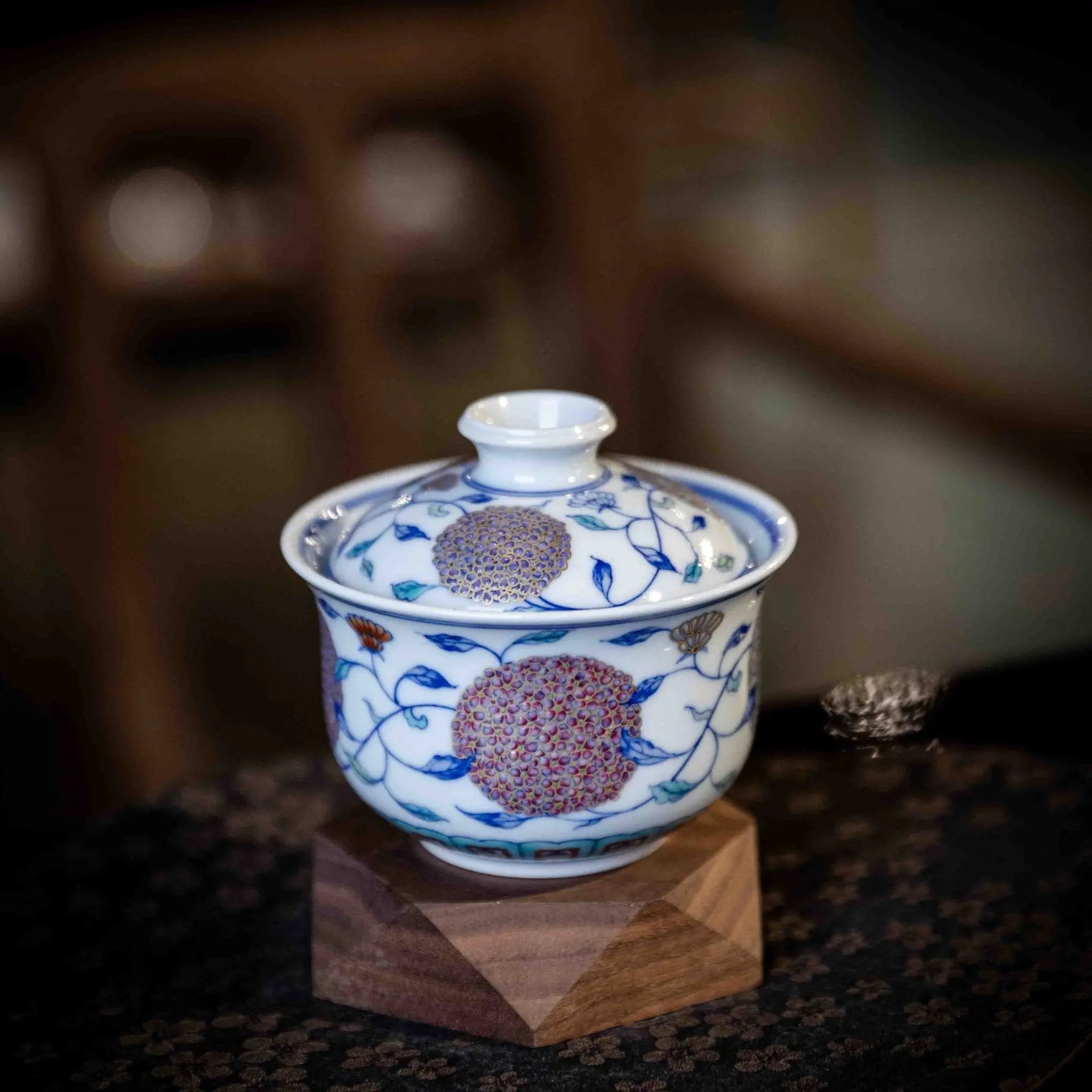 Xiu Qiu Hua 170cc - Jing De Zhen Porcelain Gaiwan zycschina