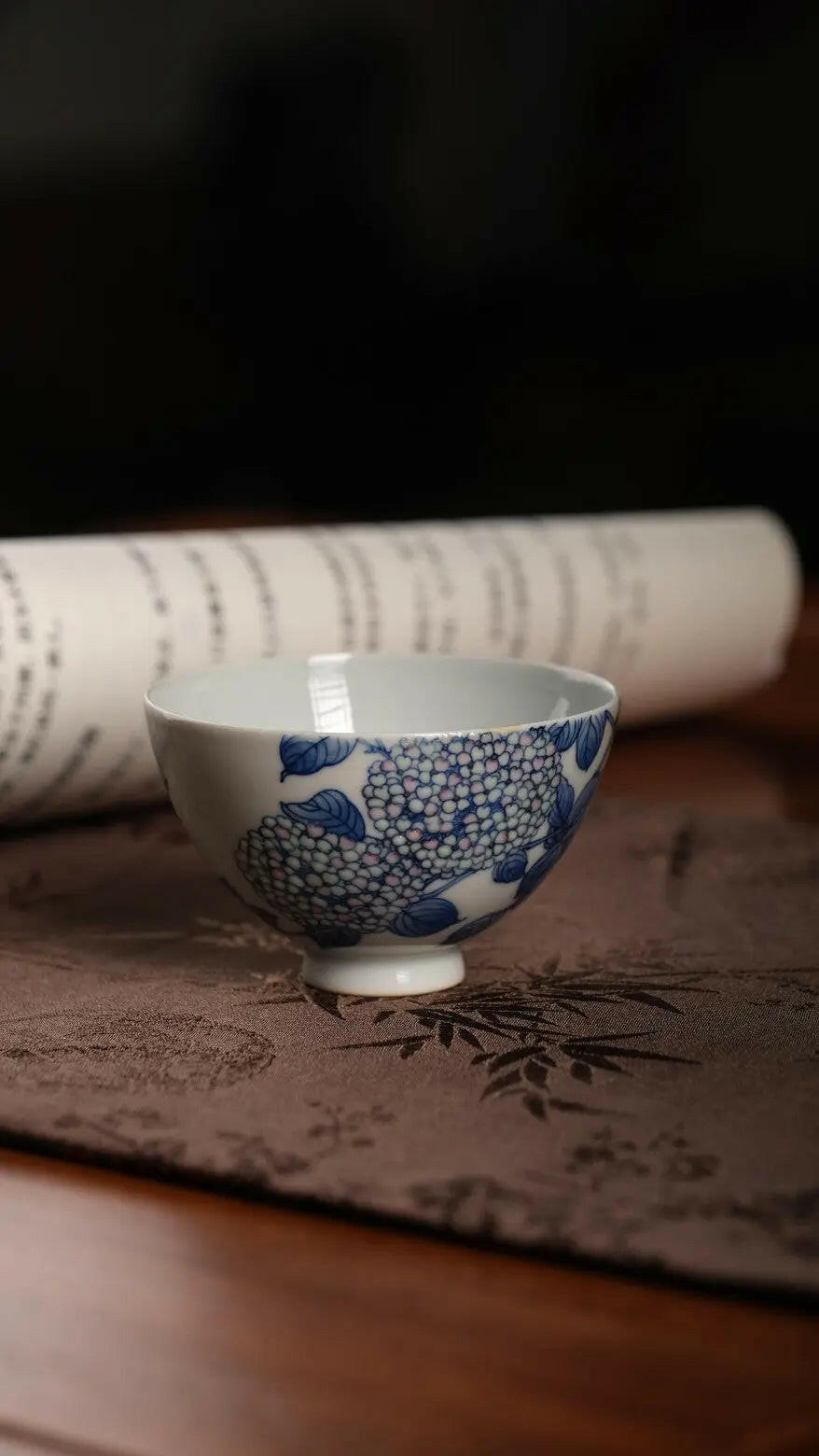 Xiu Qiu Hua - Jing De Zhen Porcelain Teacup zycschina