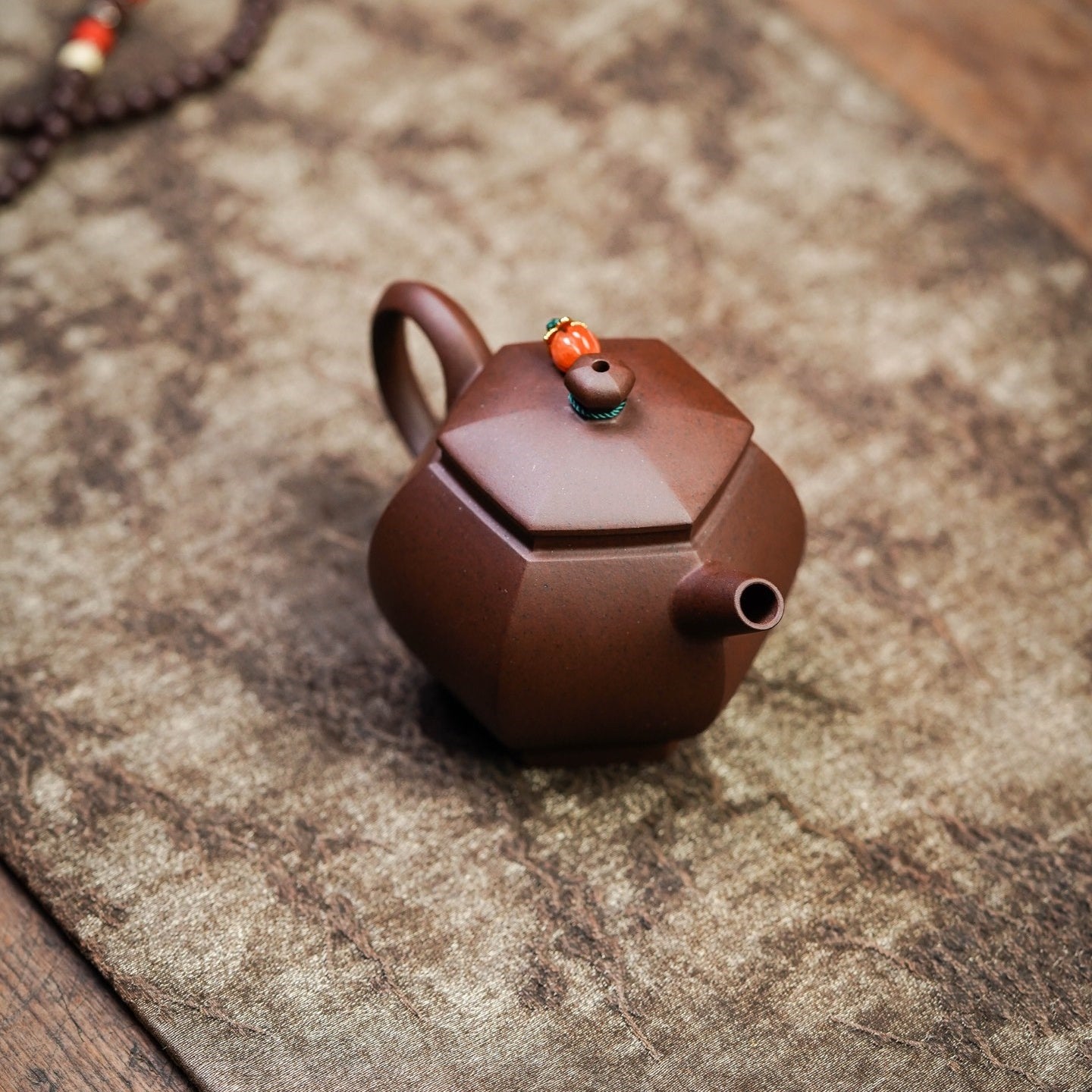 Liu Fang Gong Deng 120cc - Yixing Handmade Teapot 江苏宜兴