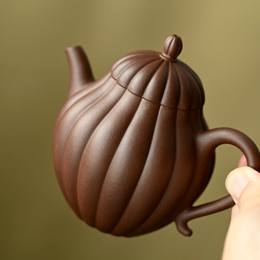 Jin Wen Qiu Shui 160cc - Yixing Handmade Teapot 江苏宜兴