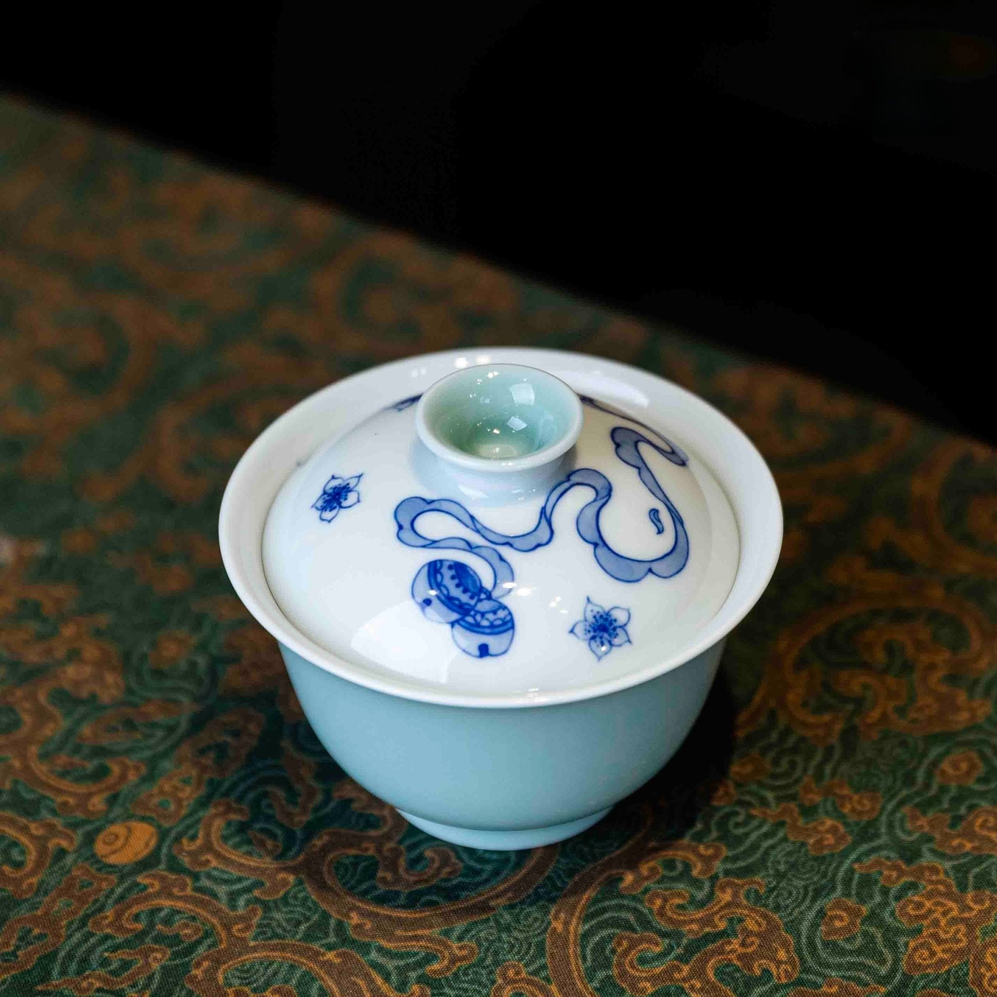 Xiu Qiu Hua 120cc - Jing De Zhen Porcelain Gaiwan - zycs_China