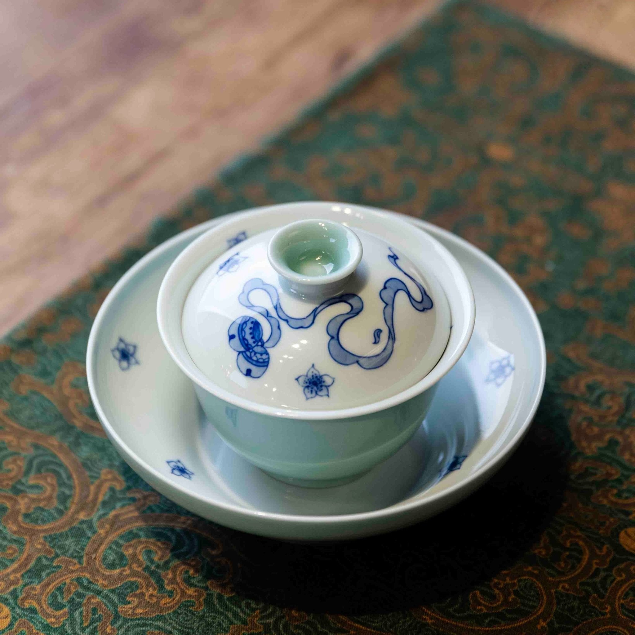 Xiu Qiu Hua 120cc - Jing De Zhen Porcelain Gaiwan - zycs_China