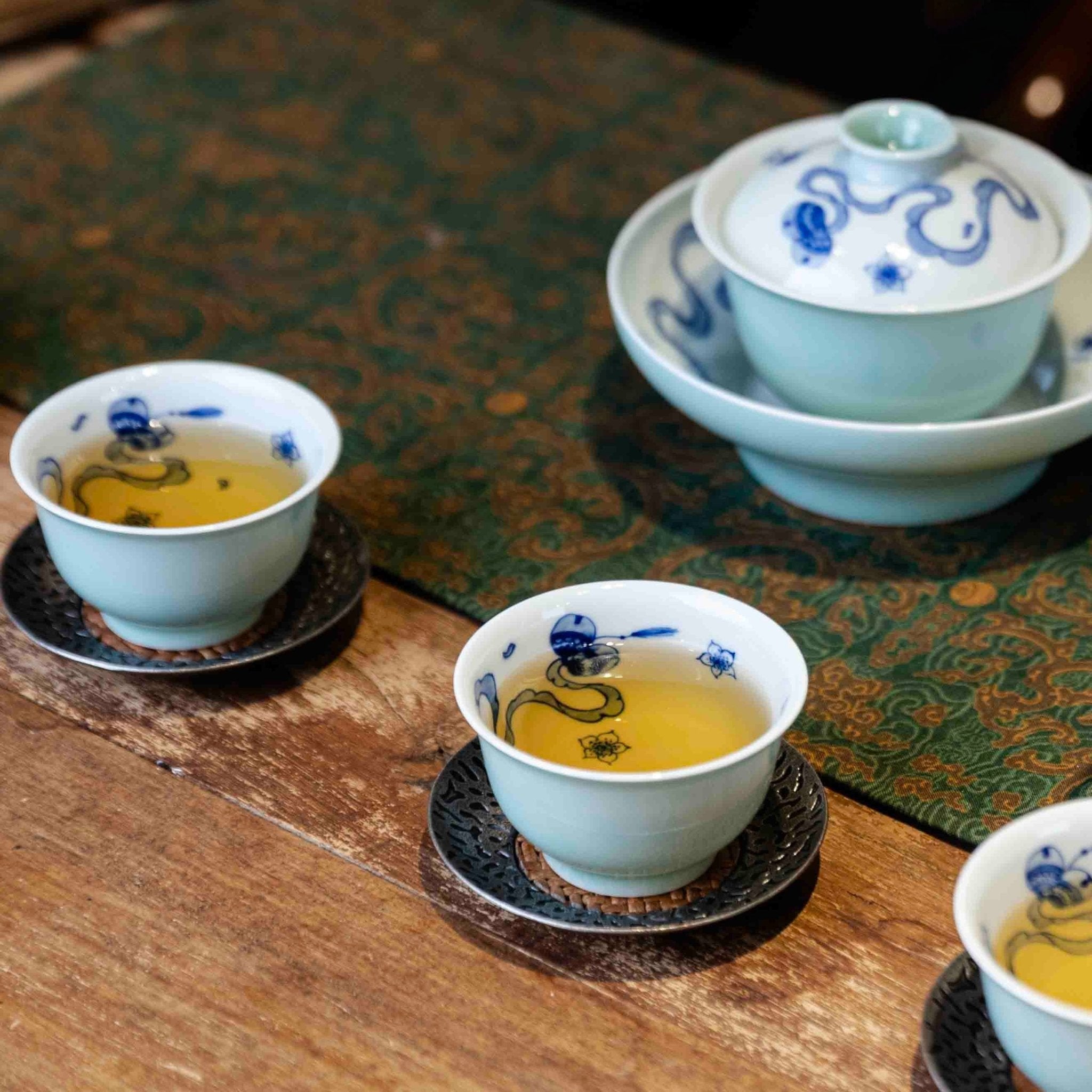 Xiu Qiu Hua 120cc - Jing De Zhen Porcelain Gaiwan - zycs_China