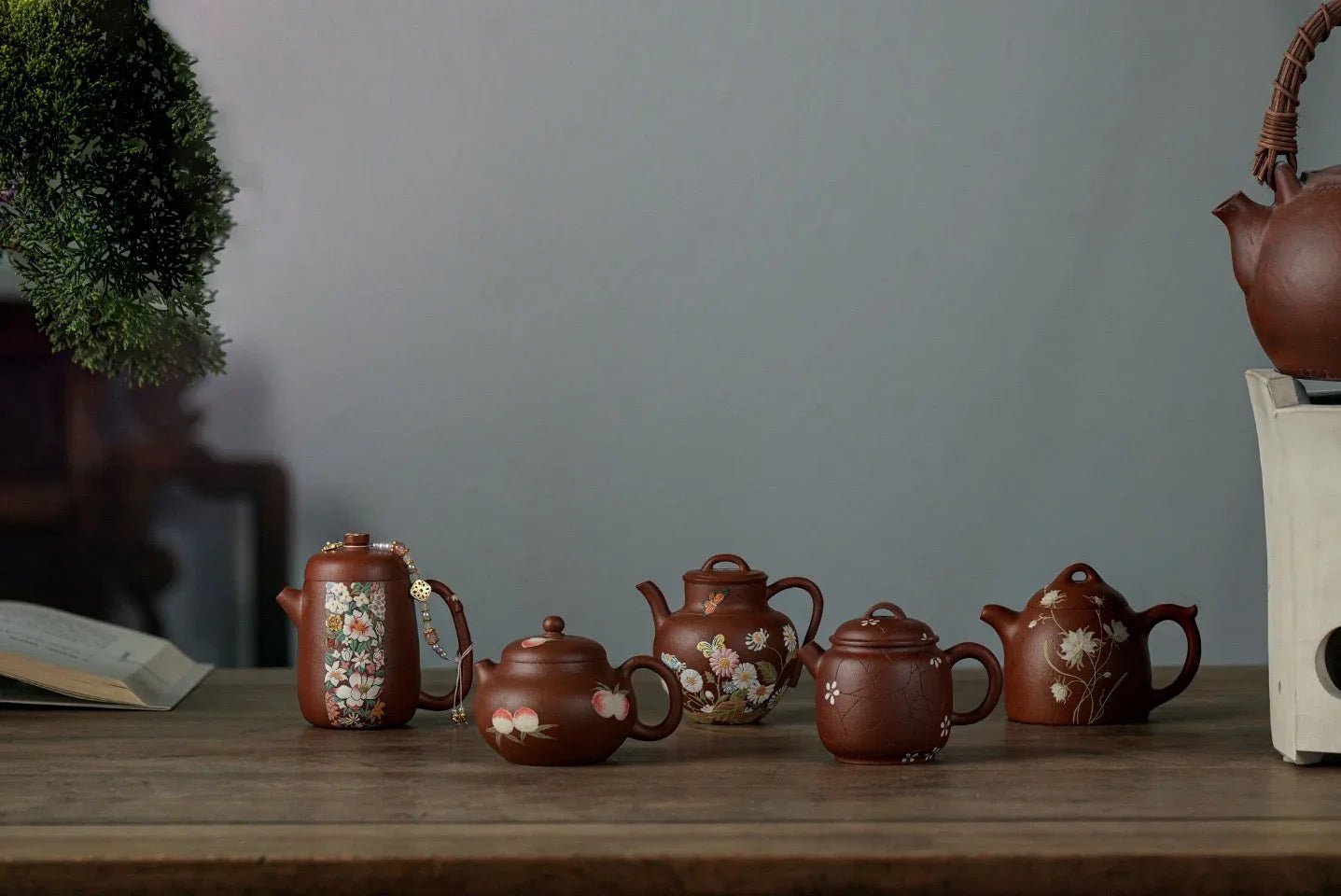 A purple clay teapot is not a watermelon. You can tell its quality by knocking on it! - zycs_China