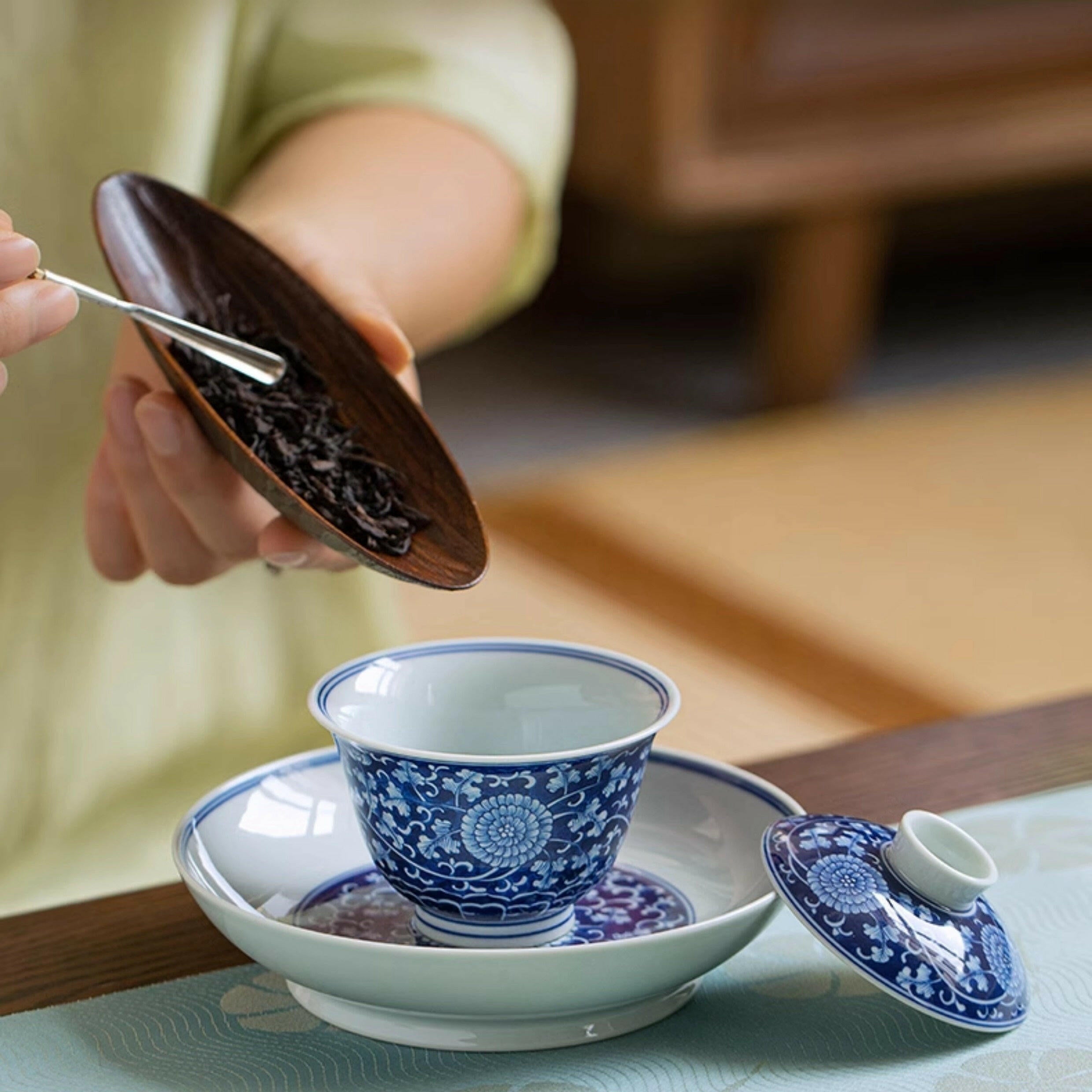 Lan Di Chan Zhi Ju Wen - Jing De Zhen Porcelain Gaiwan zycschina