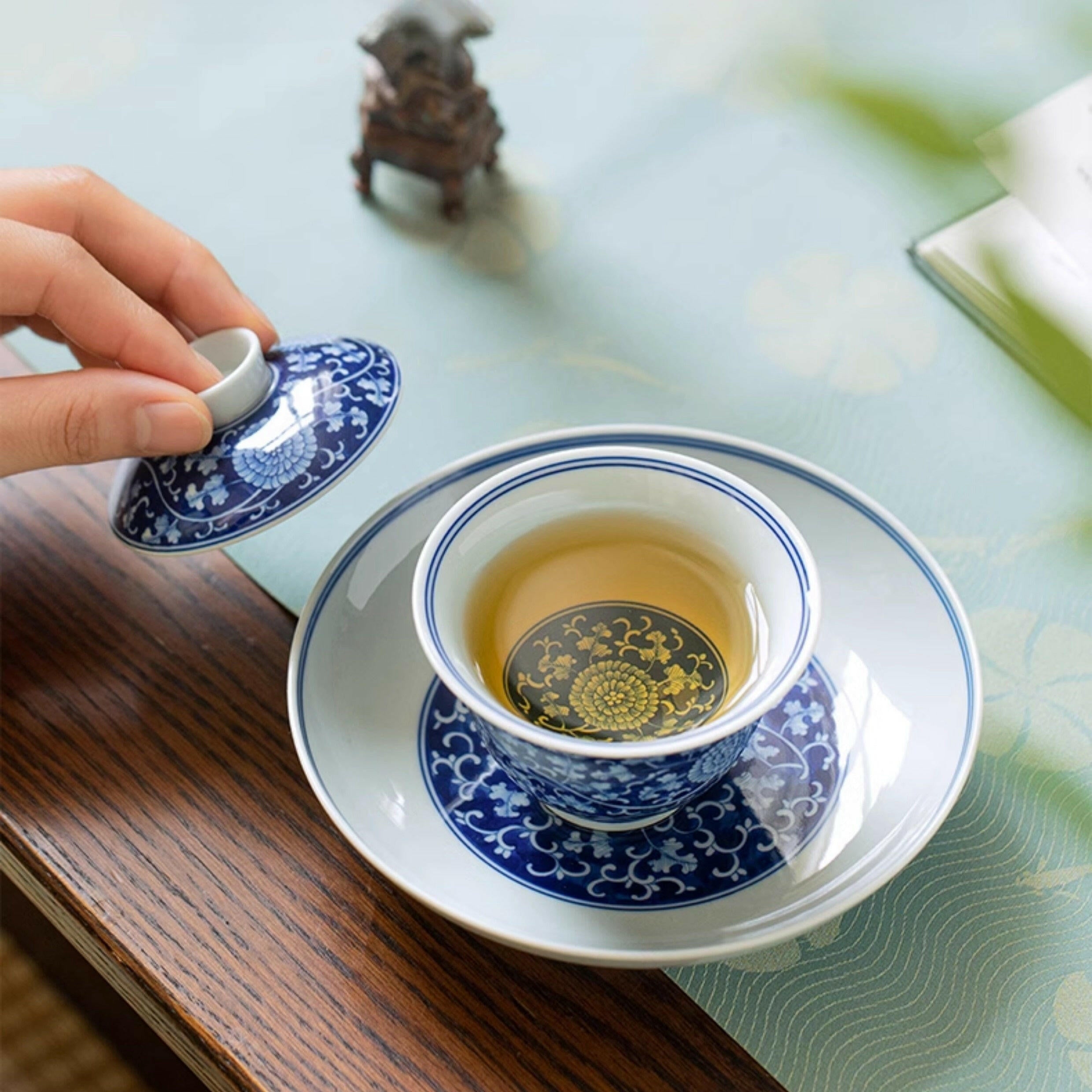 Lan Di Chan Zhi Ju Wen - Jing De Zhen Porcelain Gaiwan zycschina