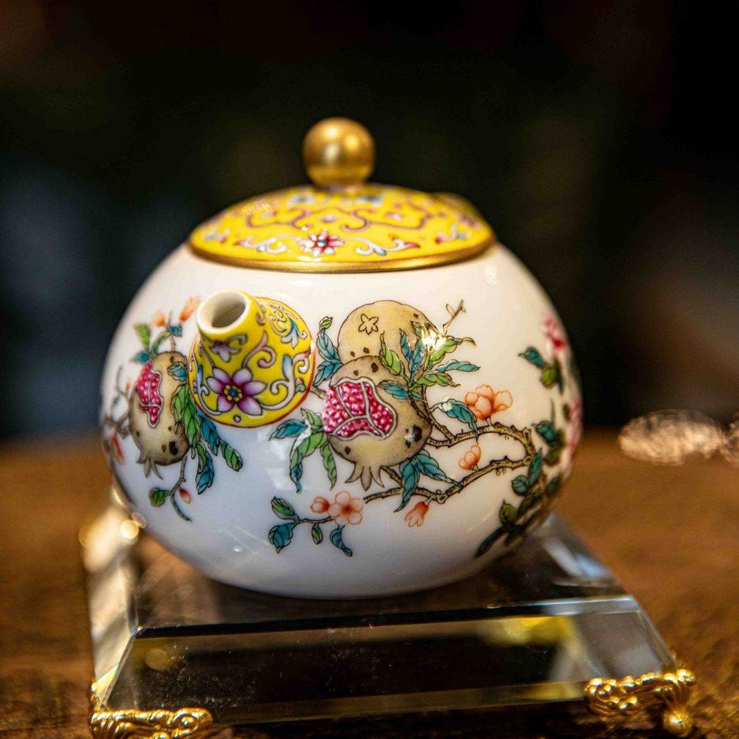 Shi Liu Xi Shi - Jing De Zhen Porcelain Teapot zycschina