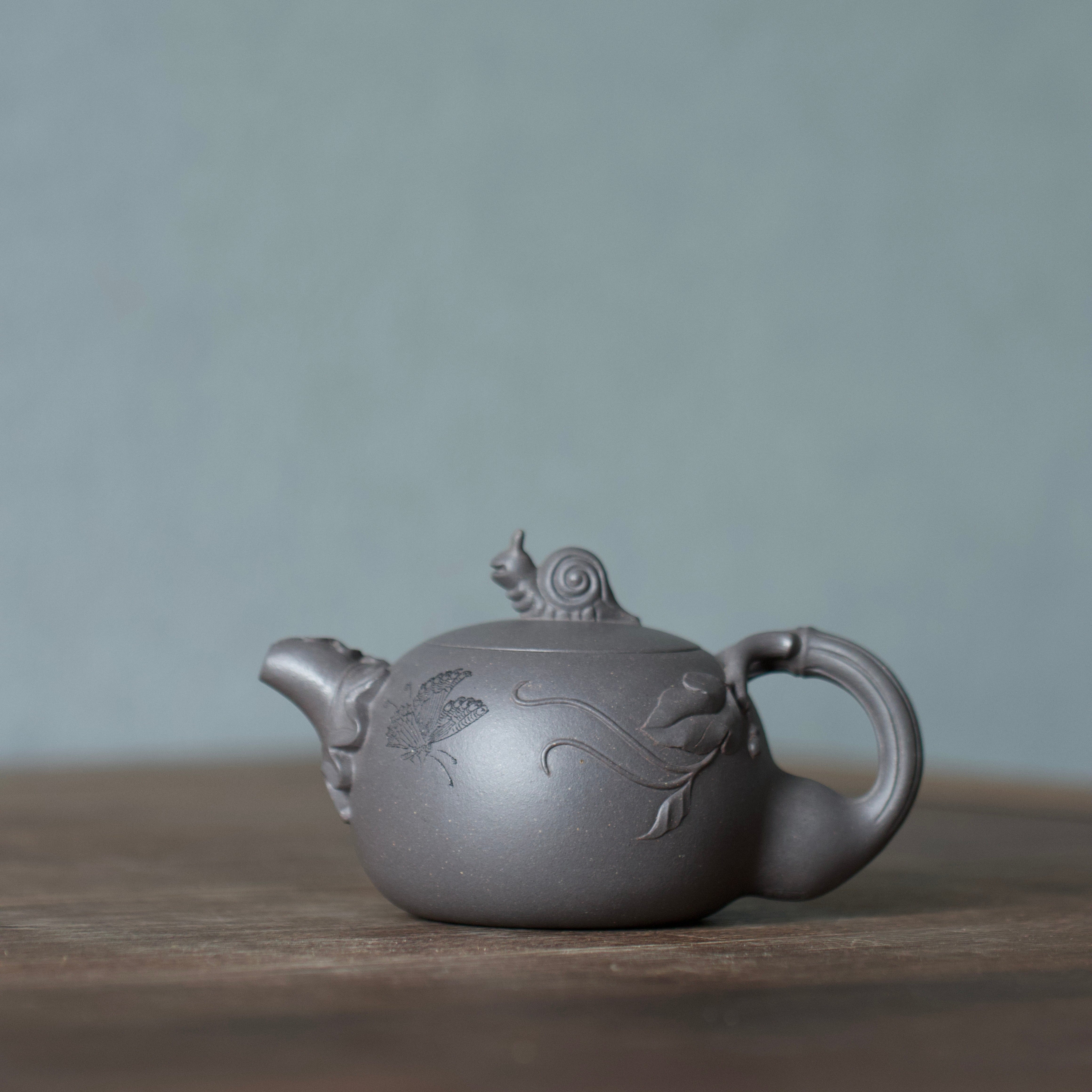 Man Bu Ren Sheng 200cc - Yixing Handmade Teapot.