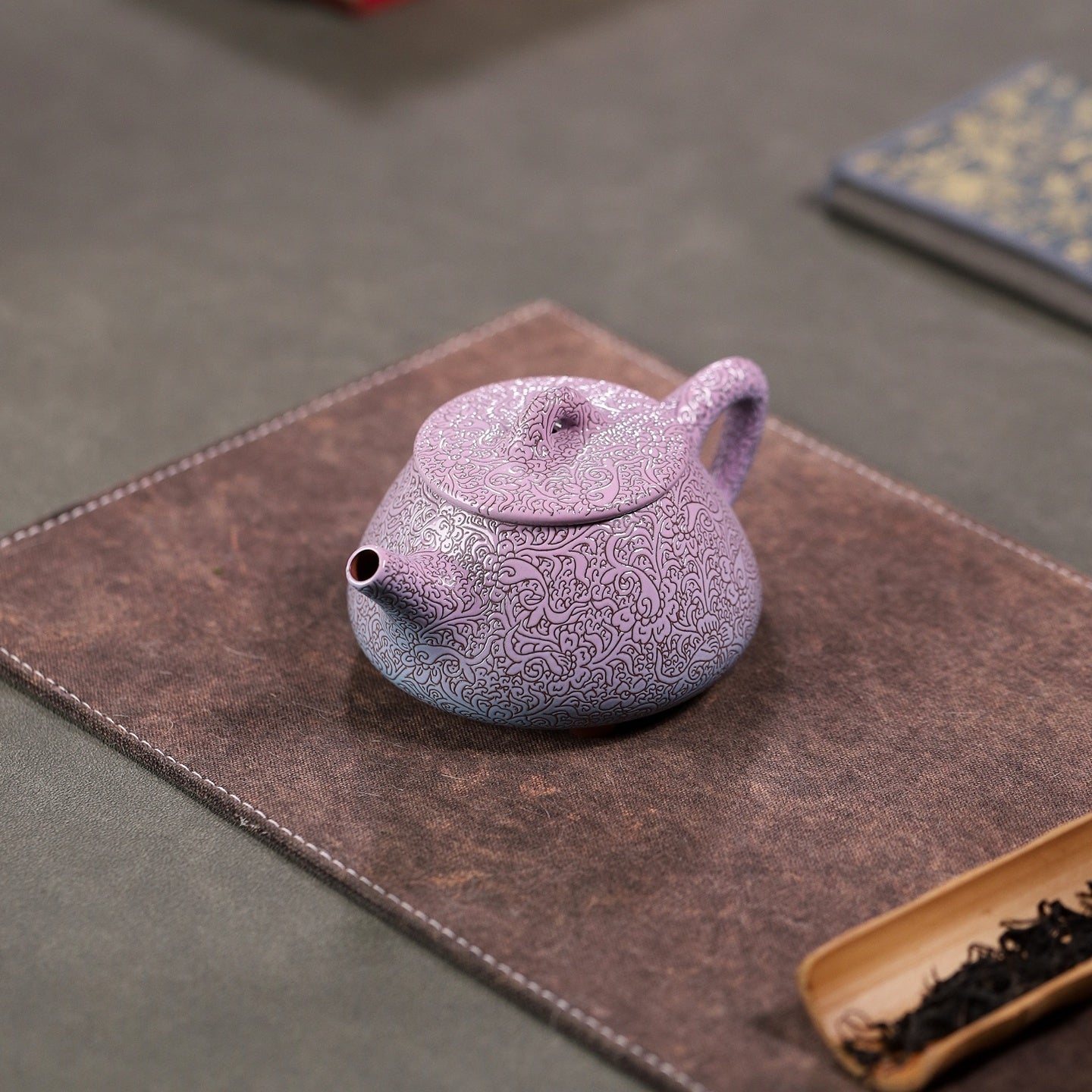 Ba Hua Shi Piao 230cc - Yixing Handmade Teapot 江苏宜兴