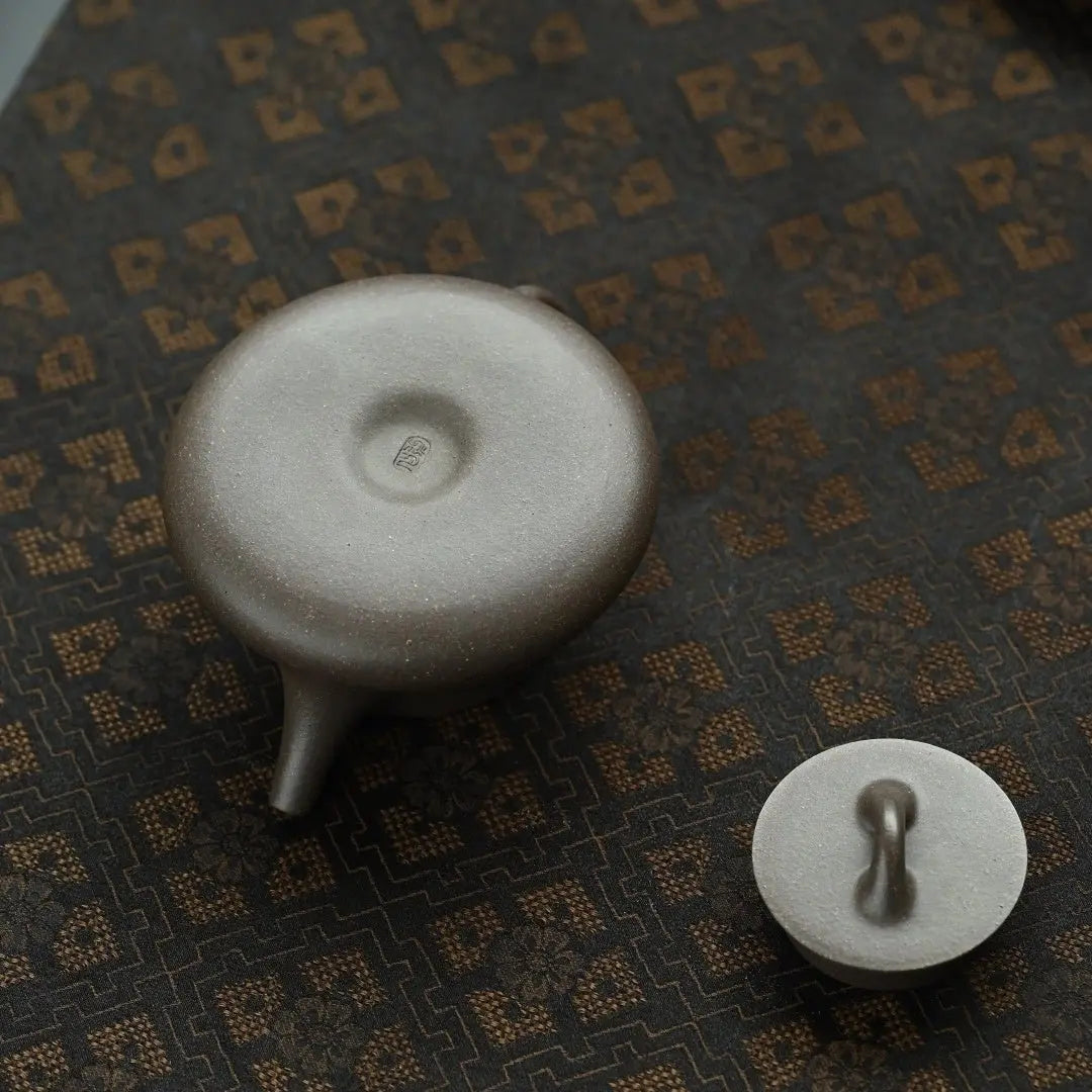Chu Piao 200cc - Yixing Handmade Teapot 江苏宜兴