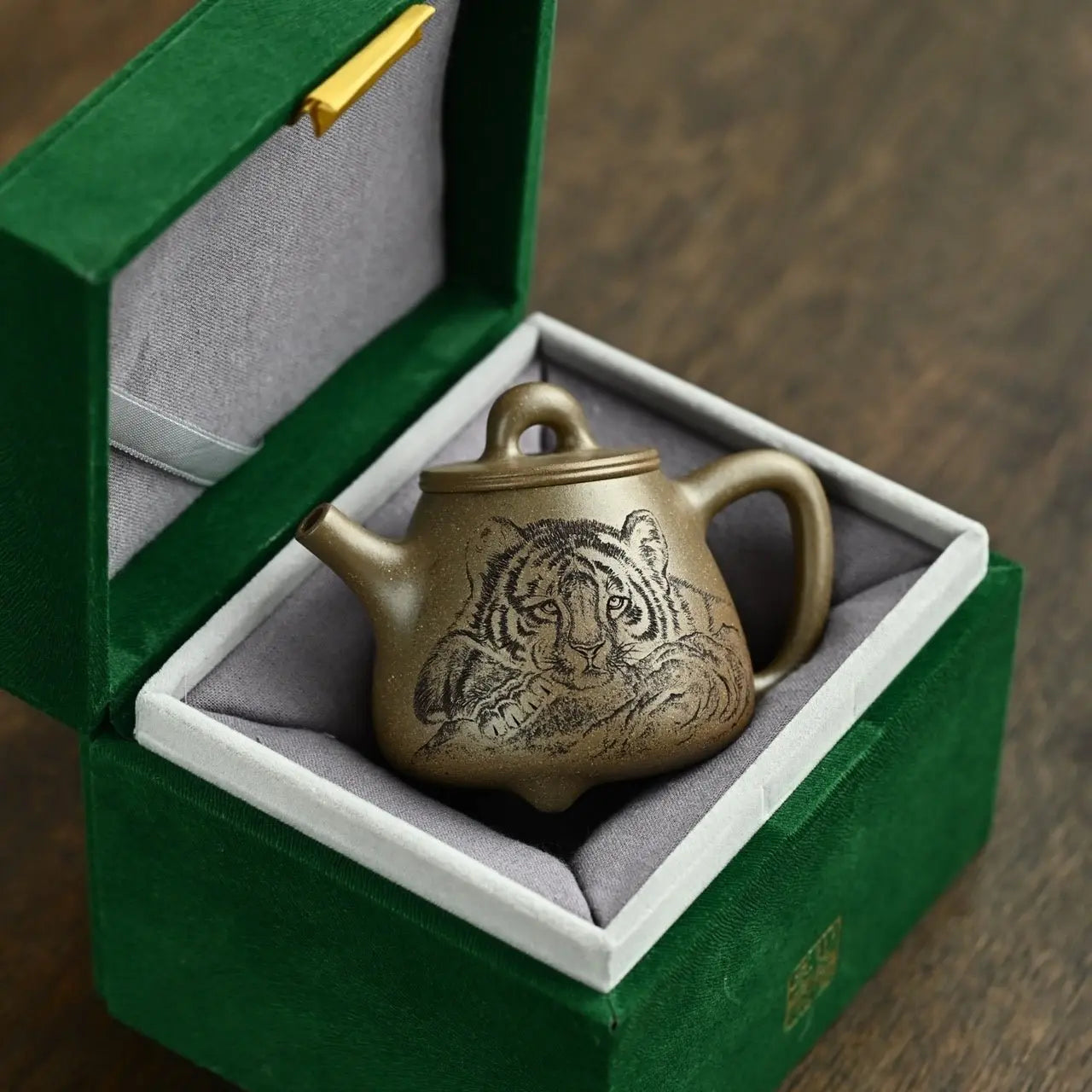 Dai Meng - Yixing Handmade Teapot 江苏宜兴