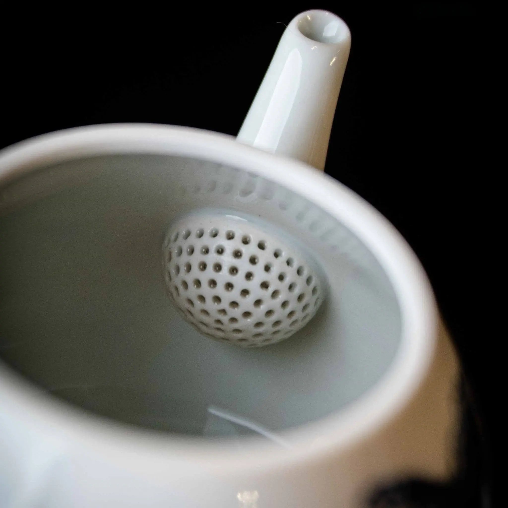 Die Lian Hua 180cc - Jing De Zhen Porcelain Teapot zycschina