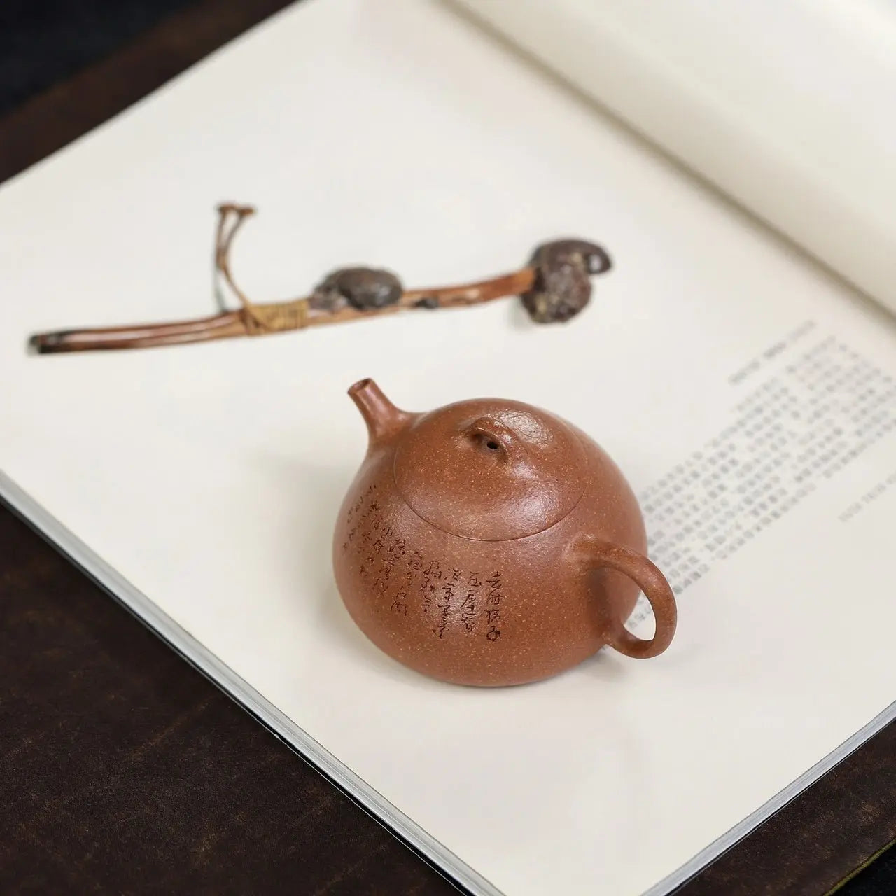 Dong Xin 110cc - Yixing Handmade Teapot 江苏宜兴