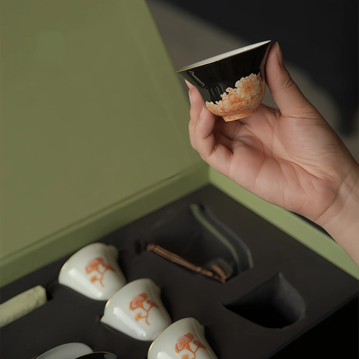 Fan Hong Wan Hua 130cc - Jingdezhen Porcelain Gaiwan Gift Set zycschina