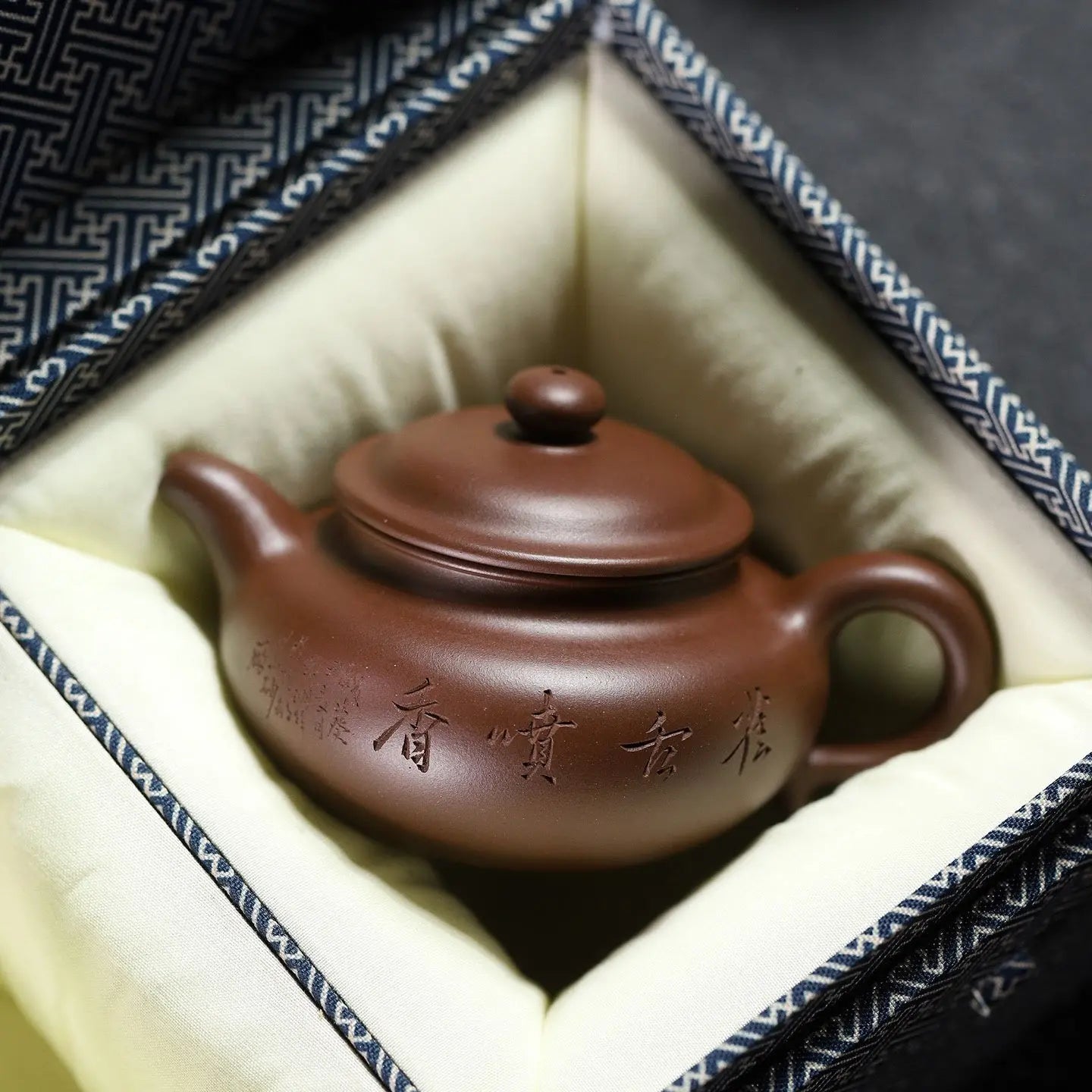 Fang Gu 180cc - Yixing Handmade Teapot 江苏宜兴