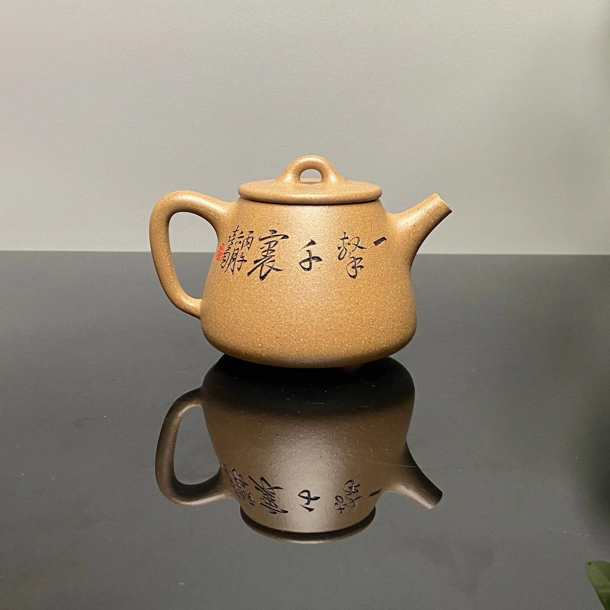 Gao Shi Piao 230cc - Yixing Handmade Teapot 江苏宜兴