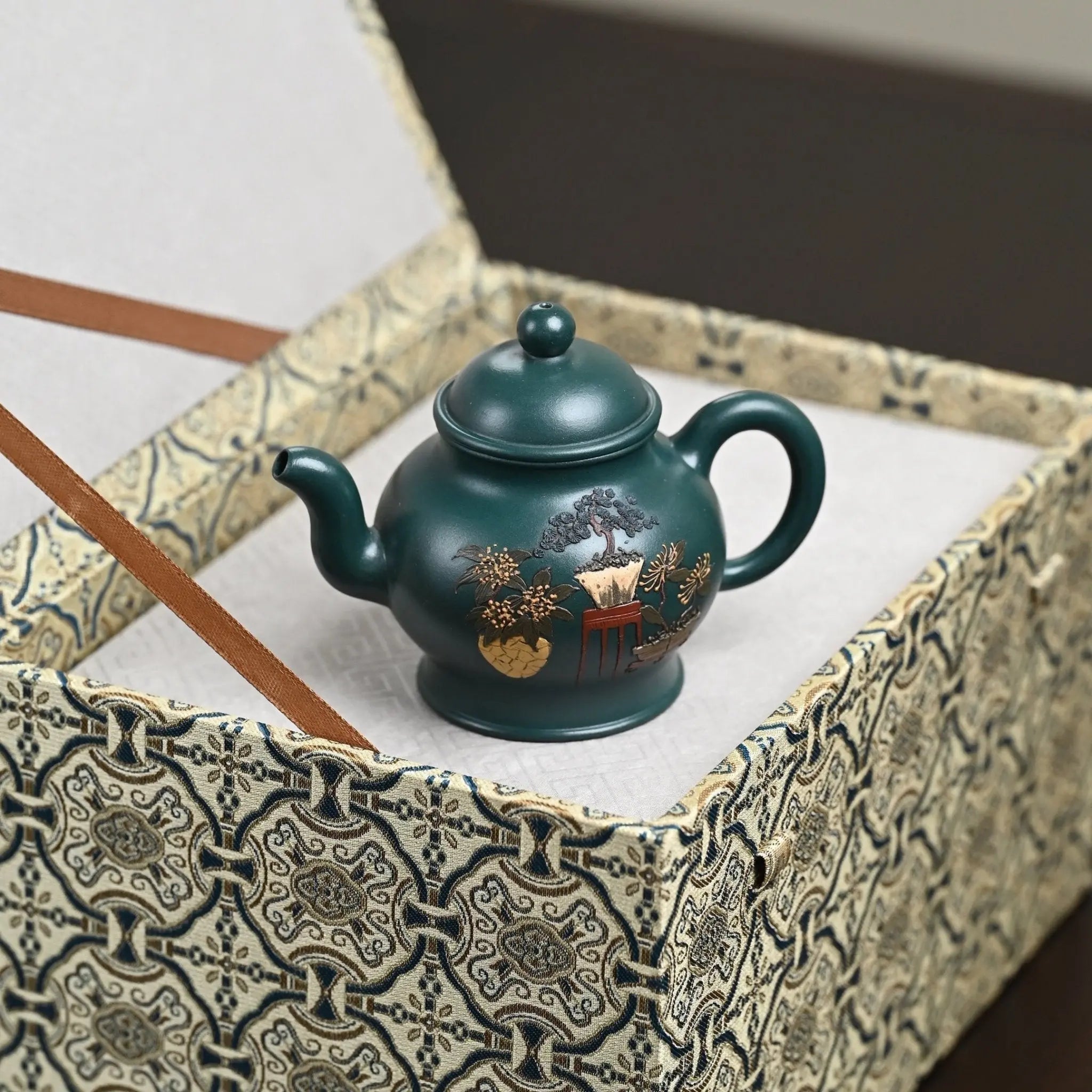 Gong Deng 200cc - Yixing Handmade Teapot 江苏宜兴