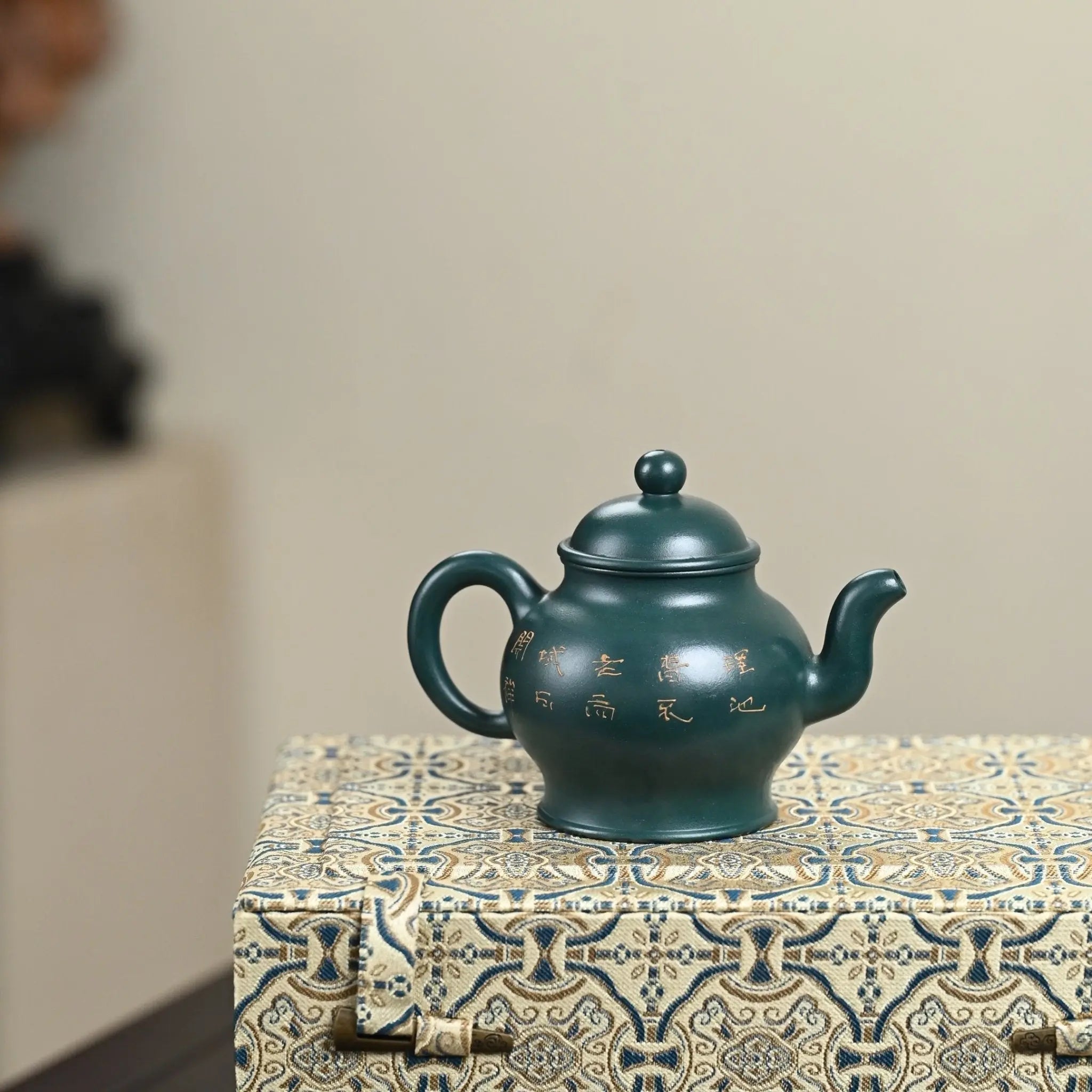 Gong Deng 200cc - Yixing Handmade Teapot 江苏宜兴