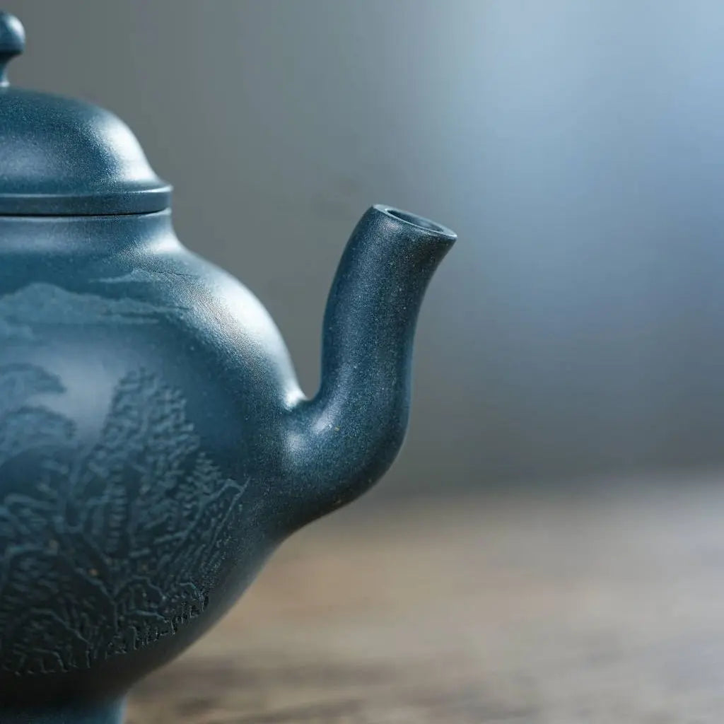 Gong Deng 210cc - Yixing Handmade Teapot 江苏宜兴