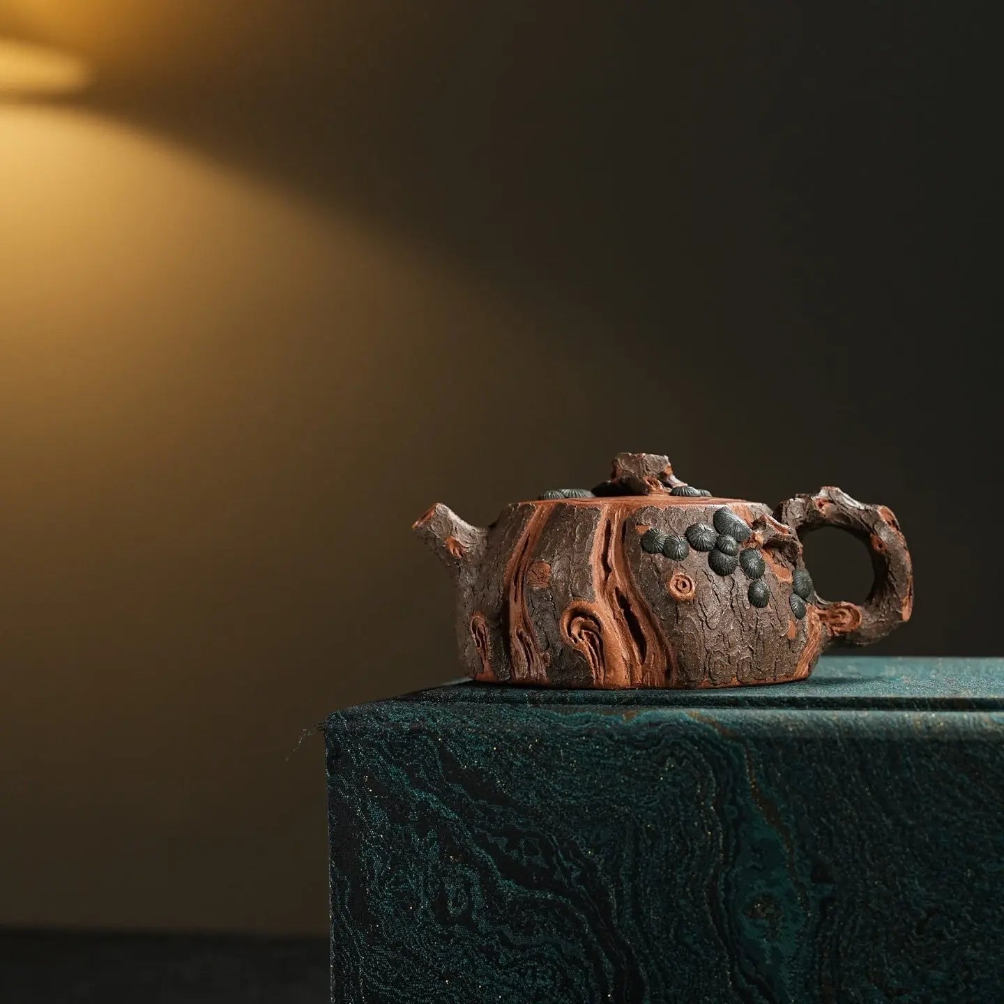 Gui Lin Song Zhuang 275cc - Yixing Handmade Teapot 江苏宜兴