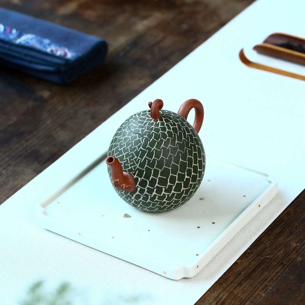 Ha Mi Gua 200cc - Yixing Handmade Teapot 江苏宜兴
