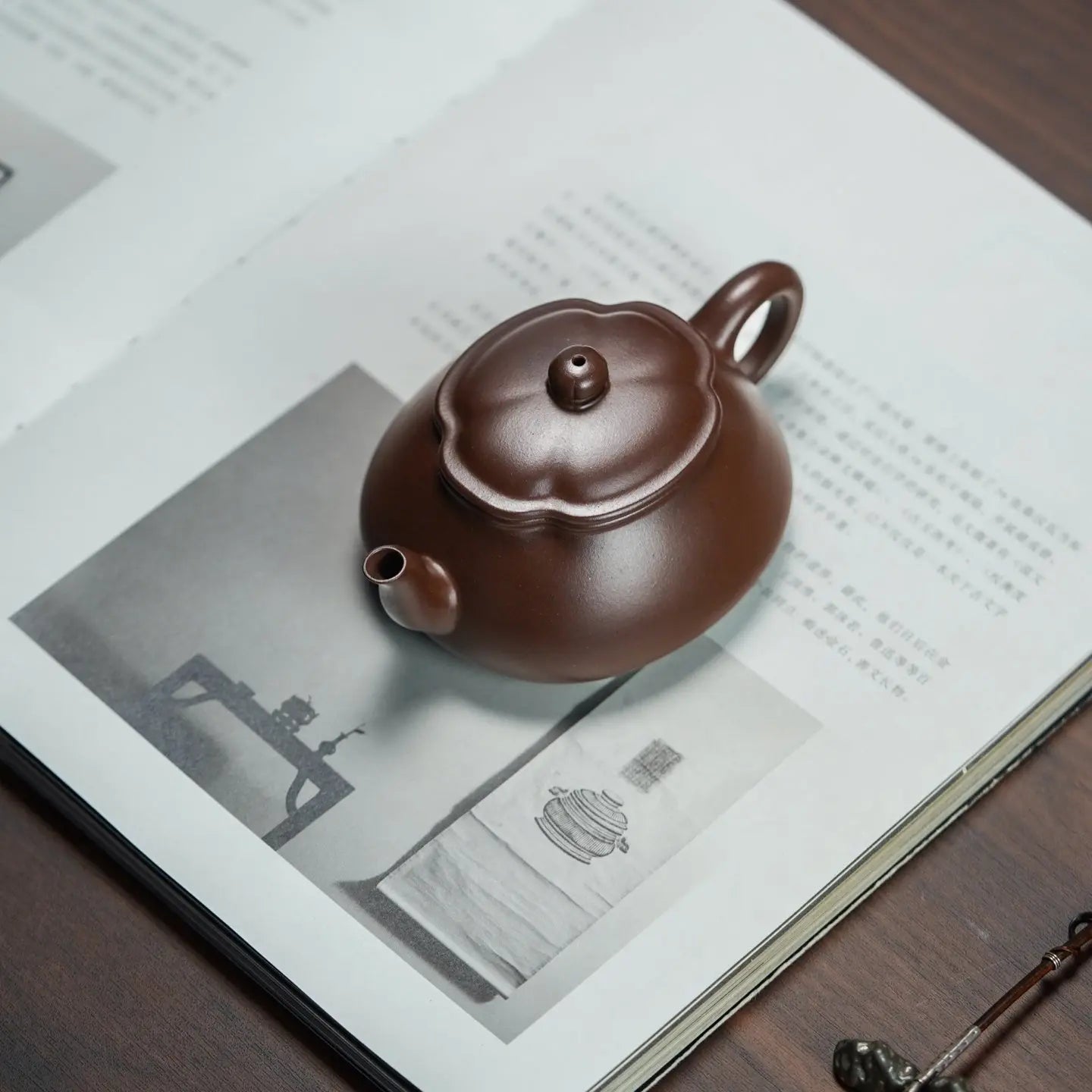 Hai Tang 130cc - Yixing Handmade Teapot 江苏宜兴