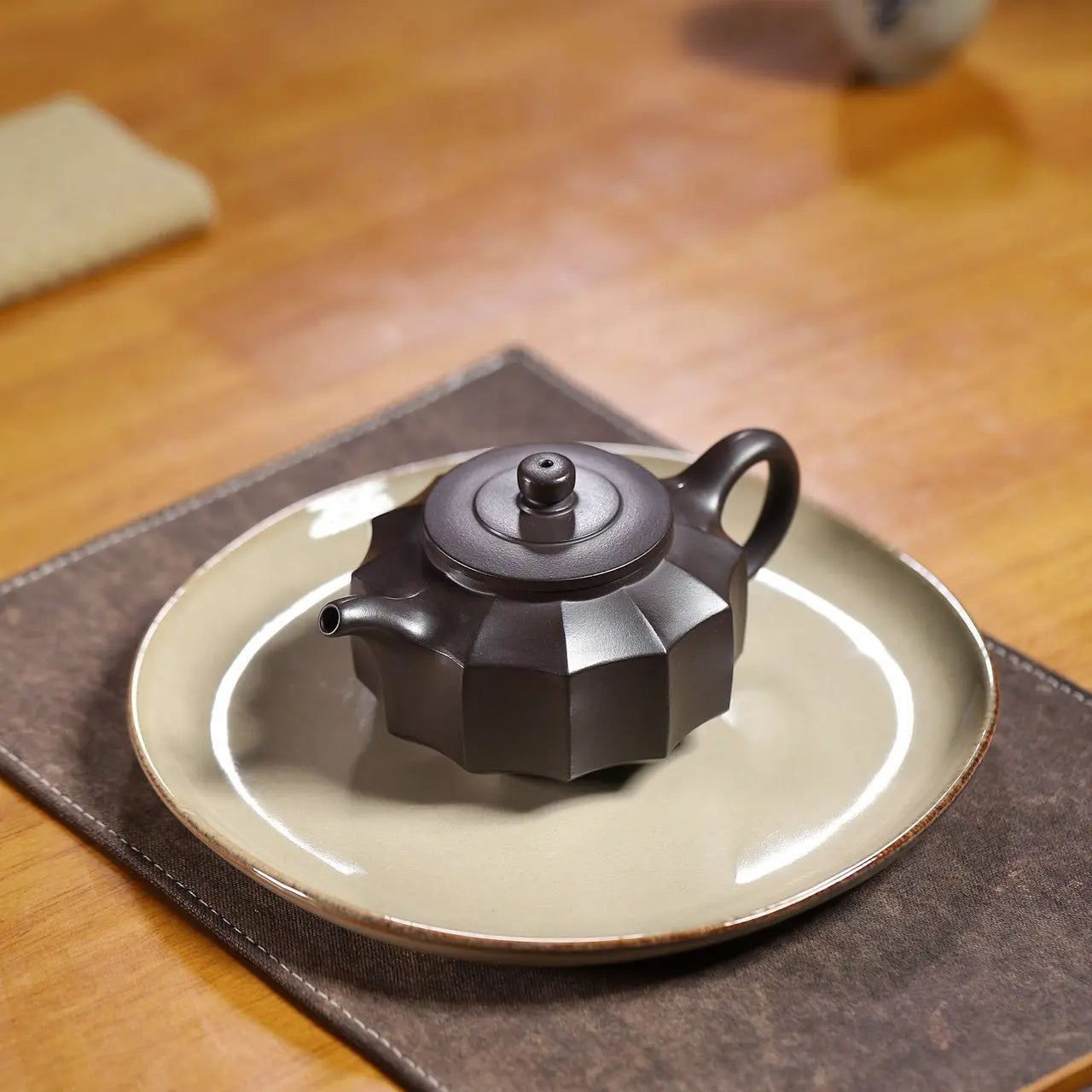 Han Jun 200cc - Yixing Handmade Teapot 江苏宜兴