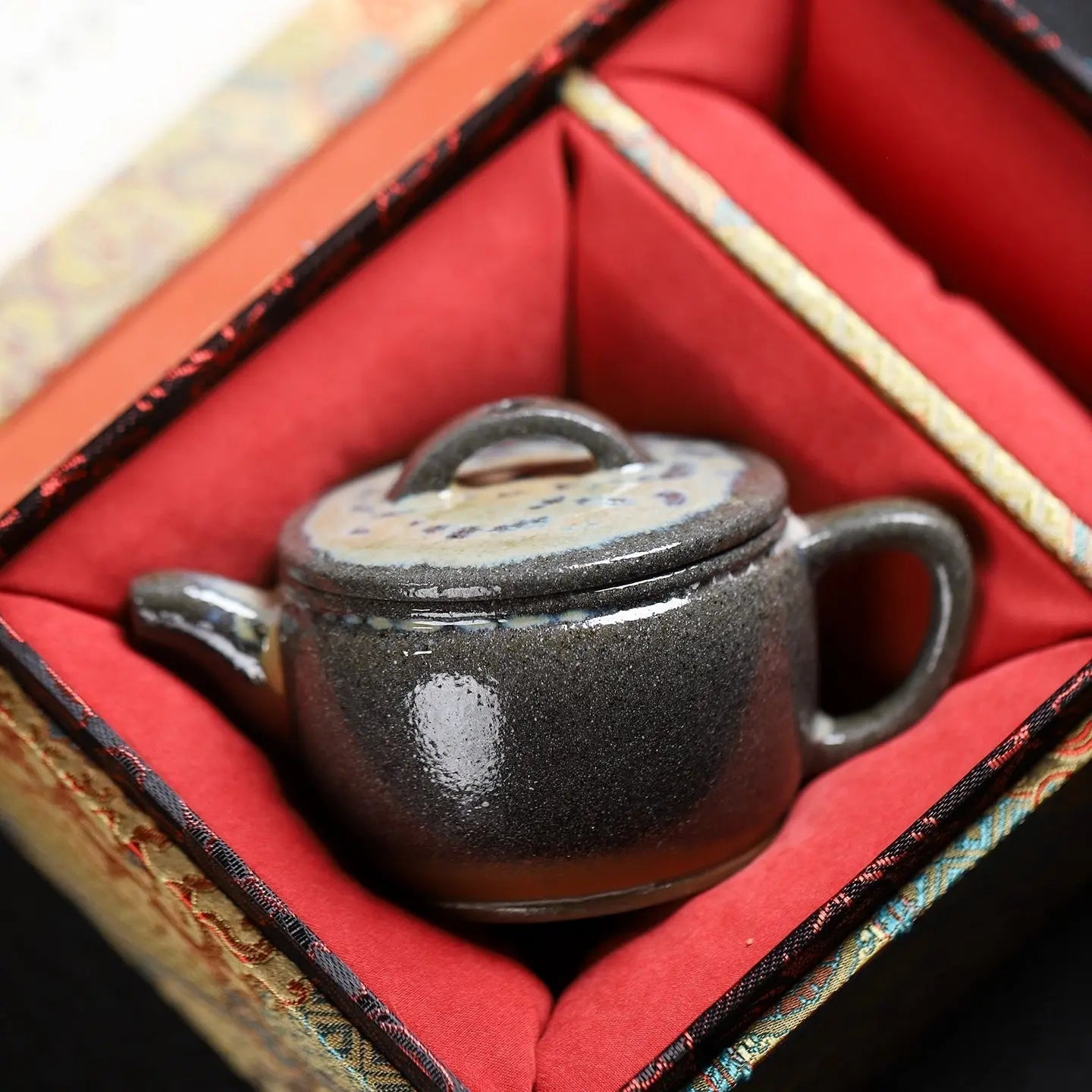 Han Wa 200cc - Yixing Handmade Teapot 江苏宜兴