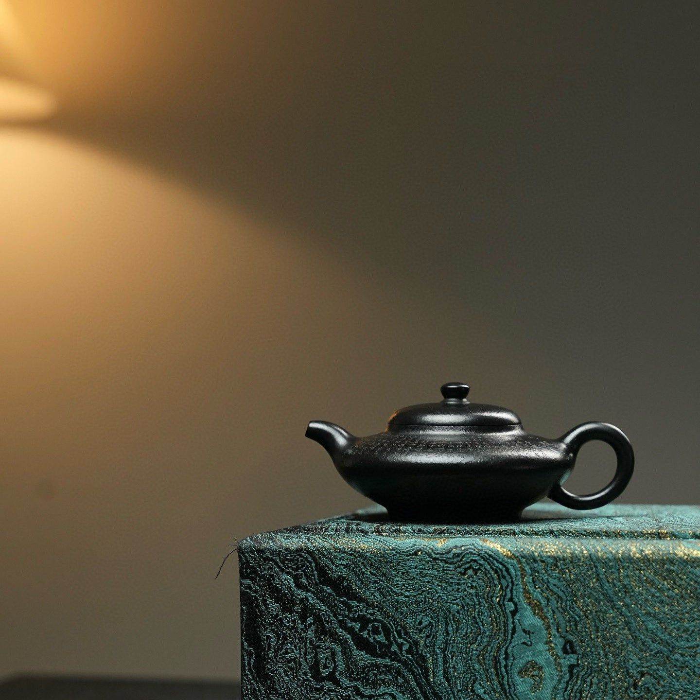 He Huan 200cc - Yixing Handmade Teapot 江苏宜兴