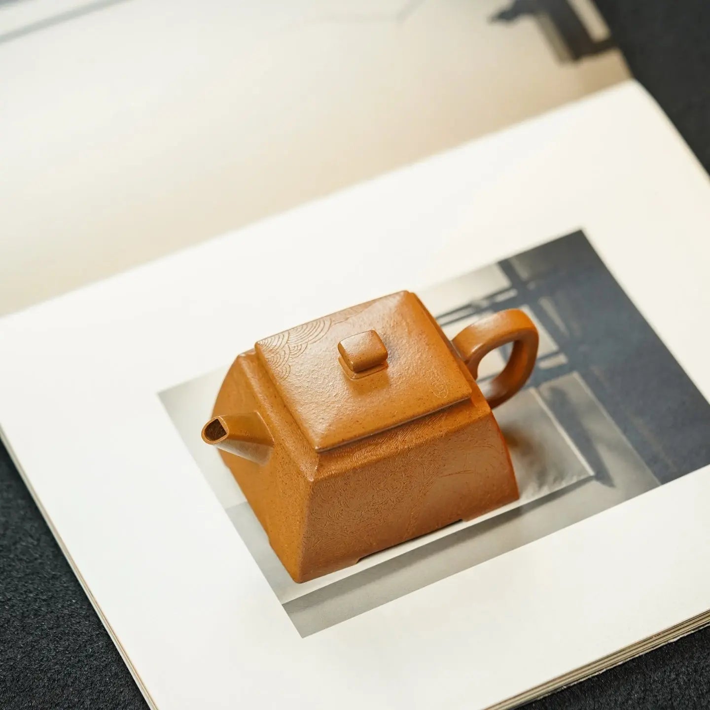 He Si Fang 150cc - Yixing Handmade Teapot 江苏宜兴