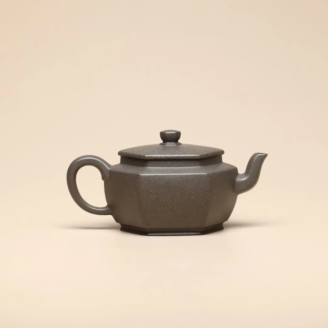 Hong Dao Liu Fang 180cc - Yixing Handmade Teapot 江苏宜兴