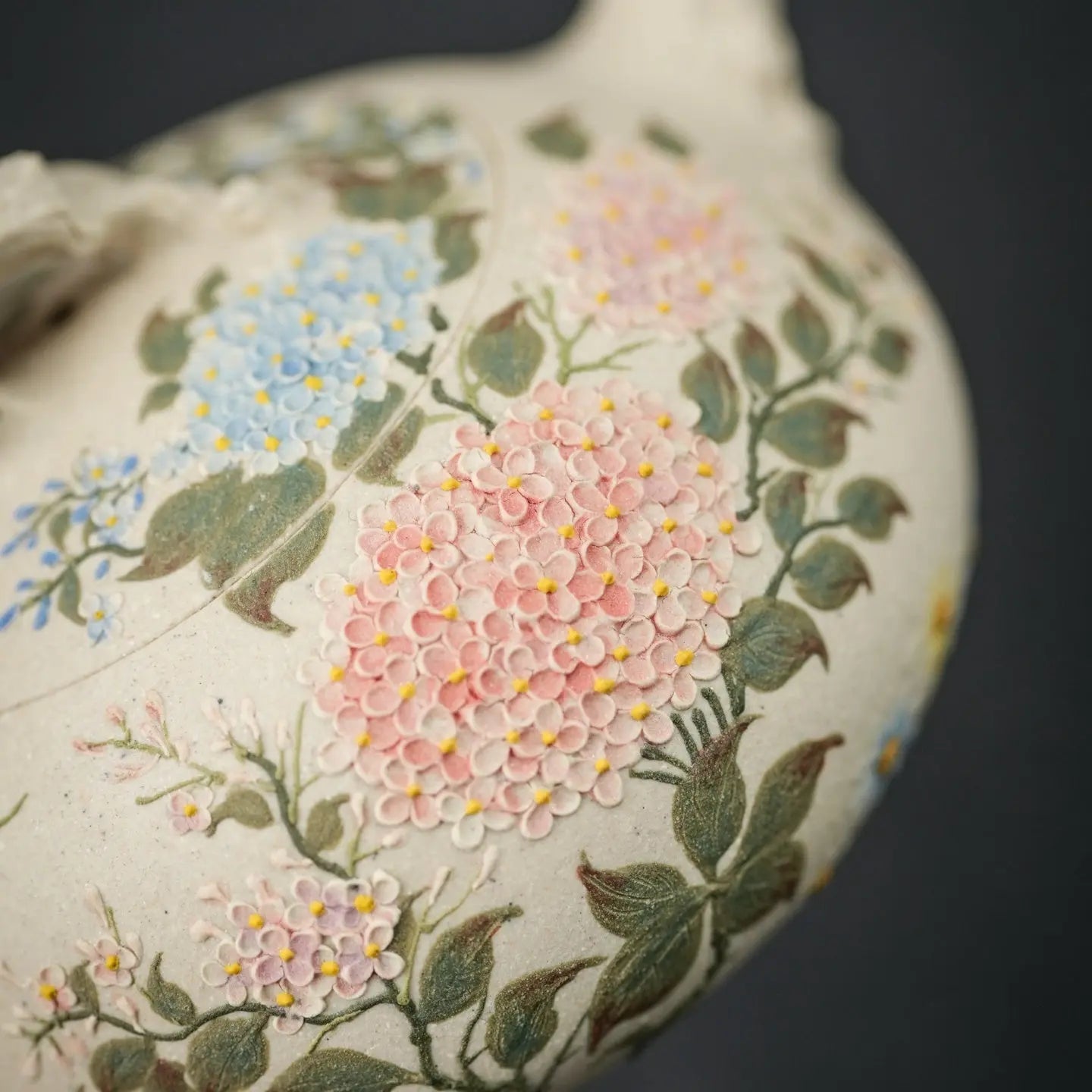Hua Xiang 160cc - Yixing Handmade Teapot 江苏宜兴