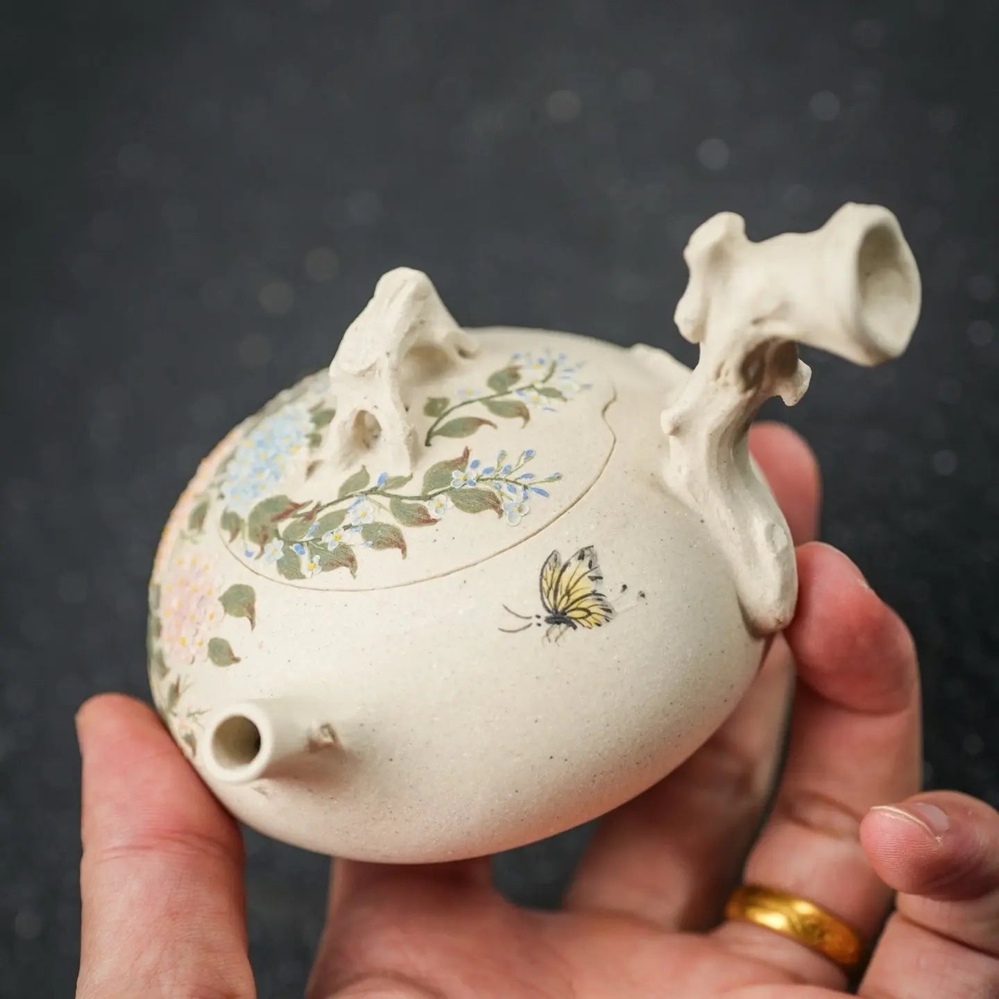 Hua Xiang 160cc - Yixing Handmade Teapot 江苏宜兴